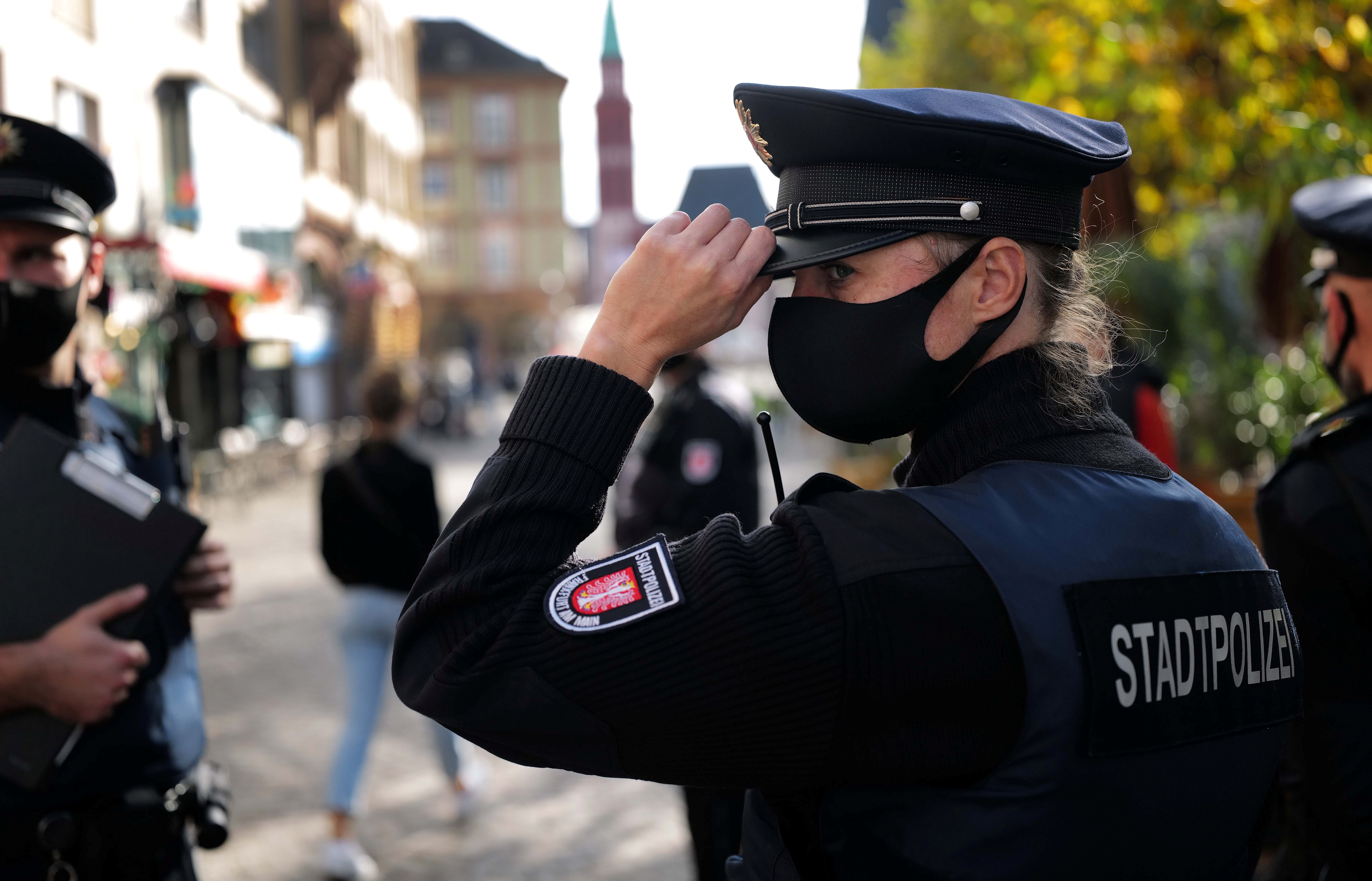 Patrulla de policía en Frankfurt, Alemania (Reuters)