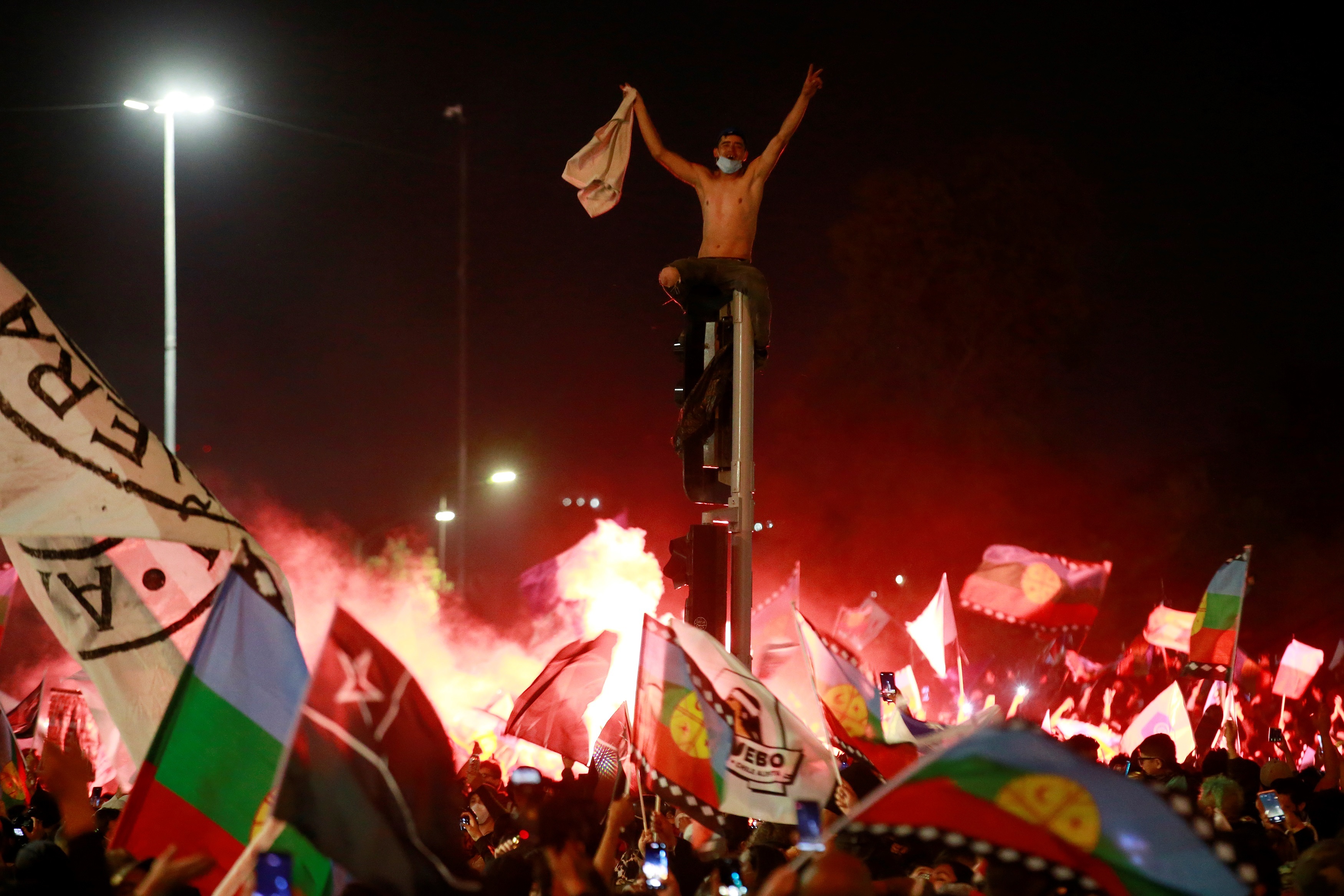Festejos en Chile luego del plebiscito constitucional. (EFE)
