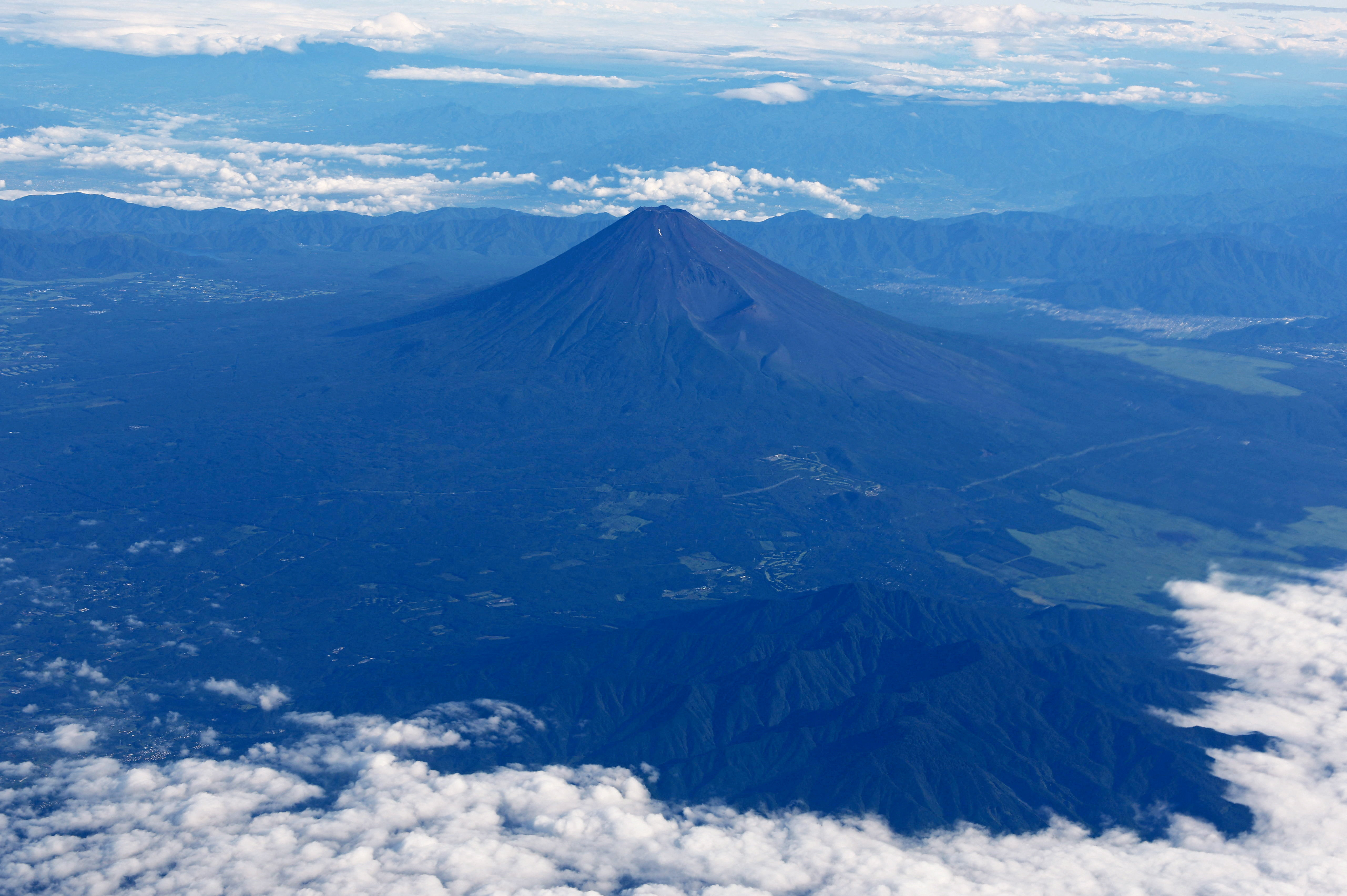 Un hombre dej&oacute; solo a su hijo de 7 a&ntilde;os en el Monte Fuji, el pico m&aacute;s alto de Jap&oacute;n, para seguir escalando: 