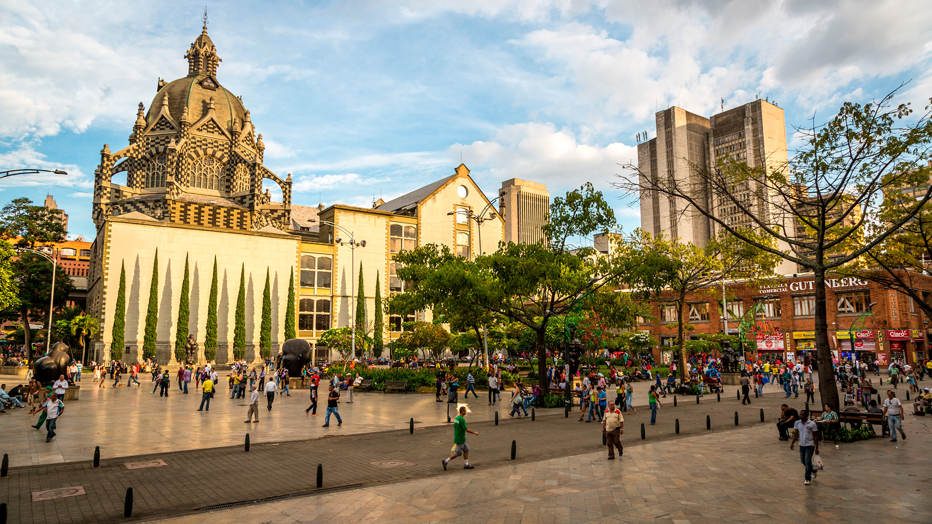 Es una ciudad que renació. Ahora puede ser considerada una de las más innovadoras y todo gracias a la revitalización impulsada por la comunidad. La Zona Rosa es un centro gastronómico y de diversión hasta altas horas de la madrugada; la ciudad cultiva la cultura, con festivales dedicados a la poesía o el tango cada verano
