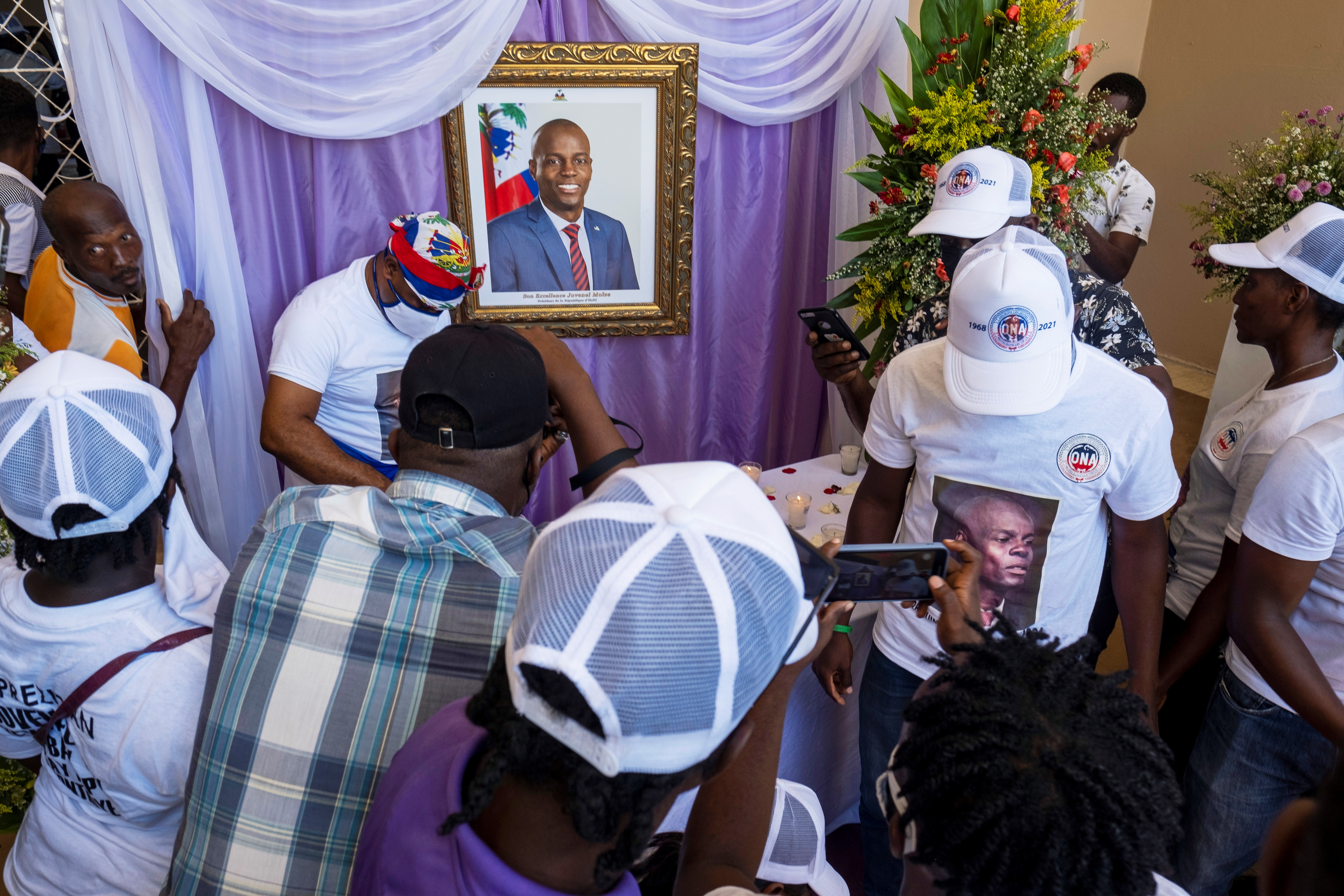 Simpatizante de Moise durante una misa en honor al asesinado mandatario en Puerto Príncipe (Foto: REUTERS)