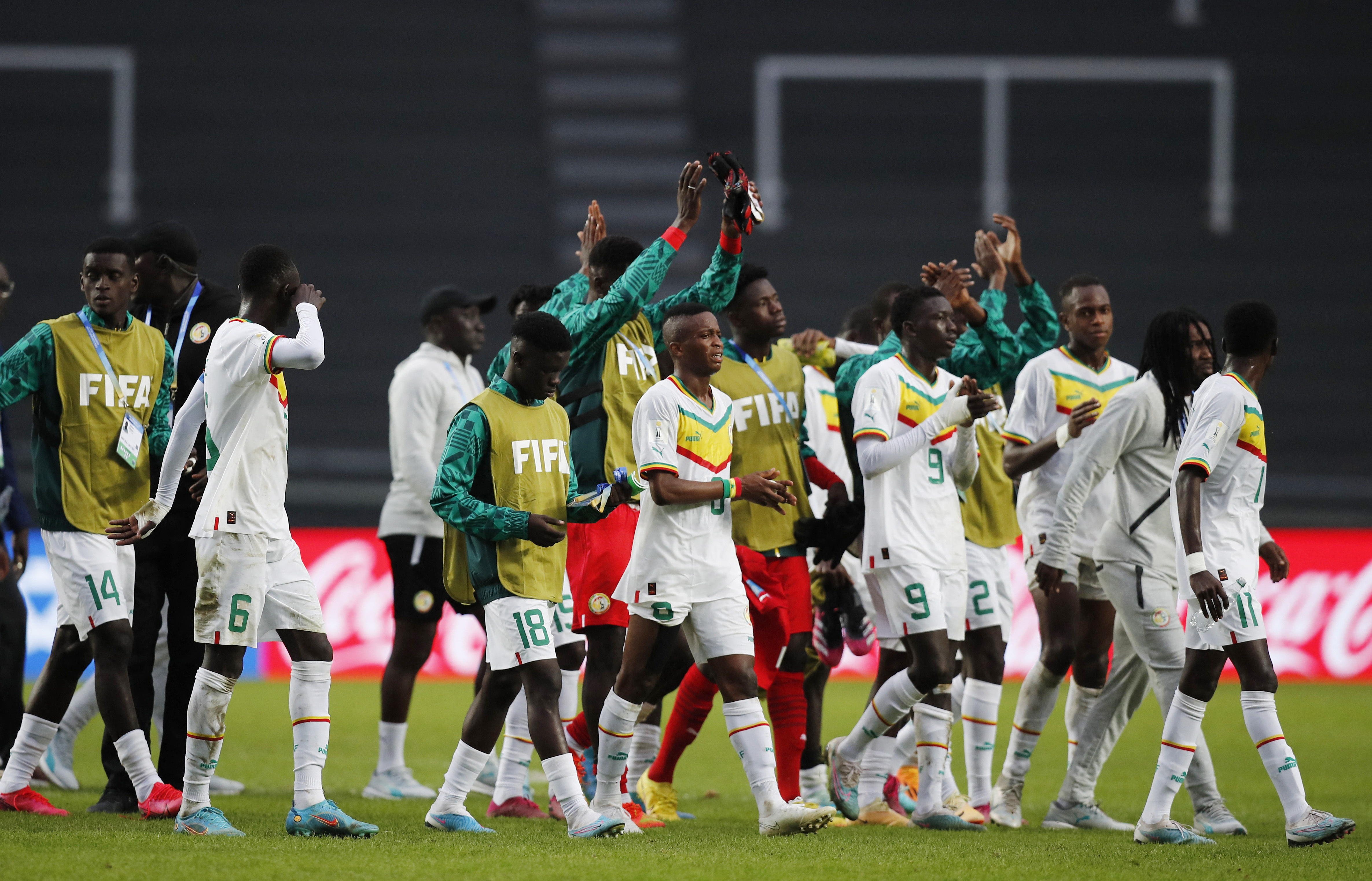 Los futbolistas de Senegal tras igualar 1-1 ante Israel (Foto: Reuters)