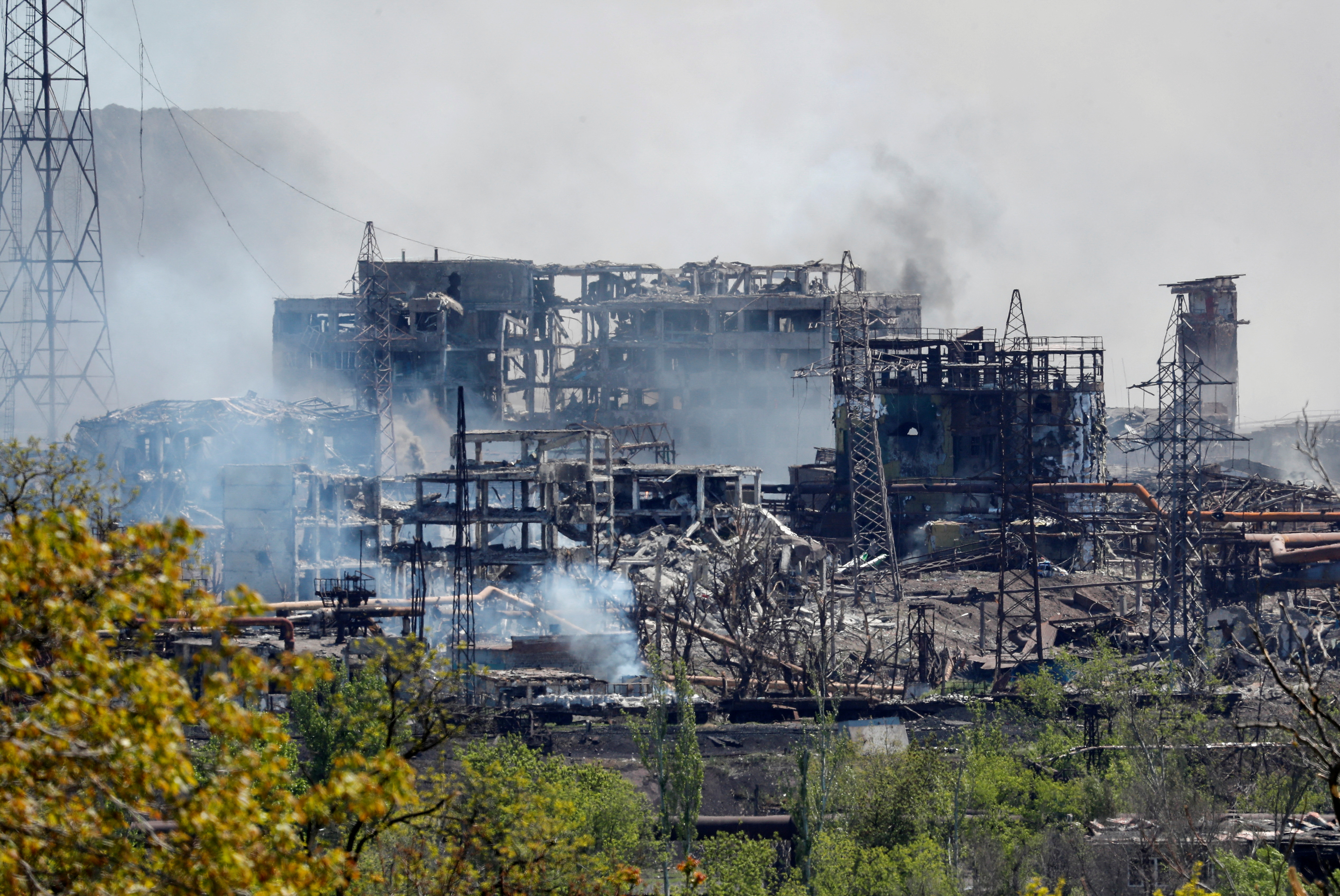 Una vista muestra las instalaciones destruidas de Azovstal Iron and Steel Works durante el conflicto Ucrania-Rusia en la ciudad portuaria sureña de Mariupol, Ucrania, 11 de mayo de 2022. REUTERS/Alexander Ermochenko
