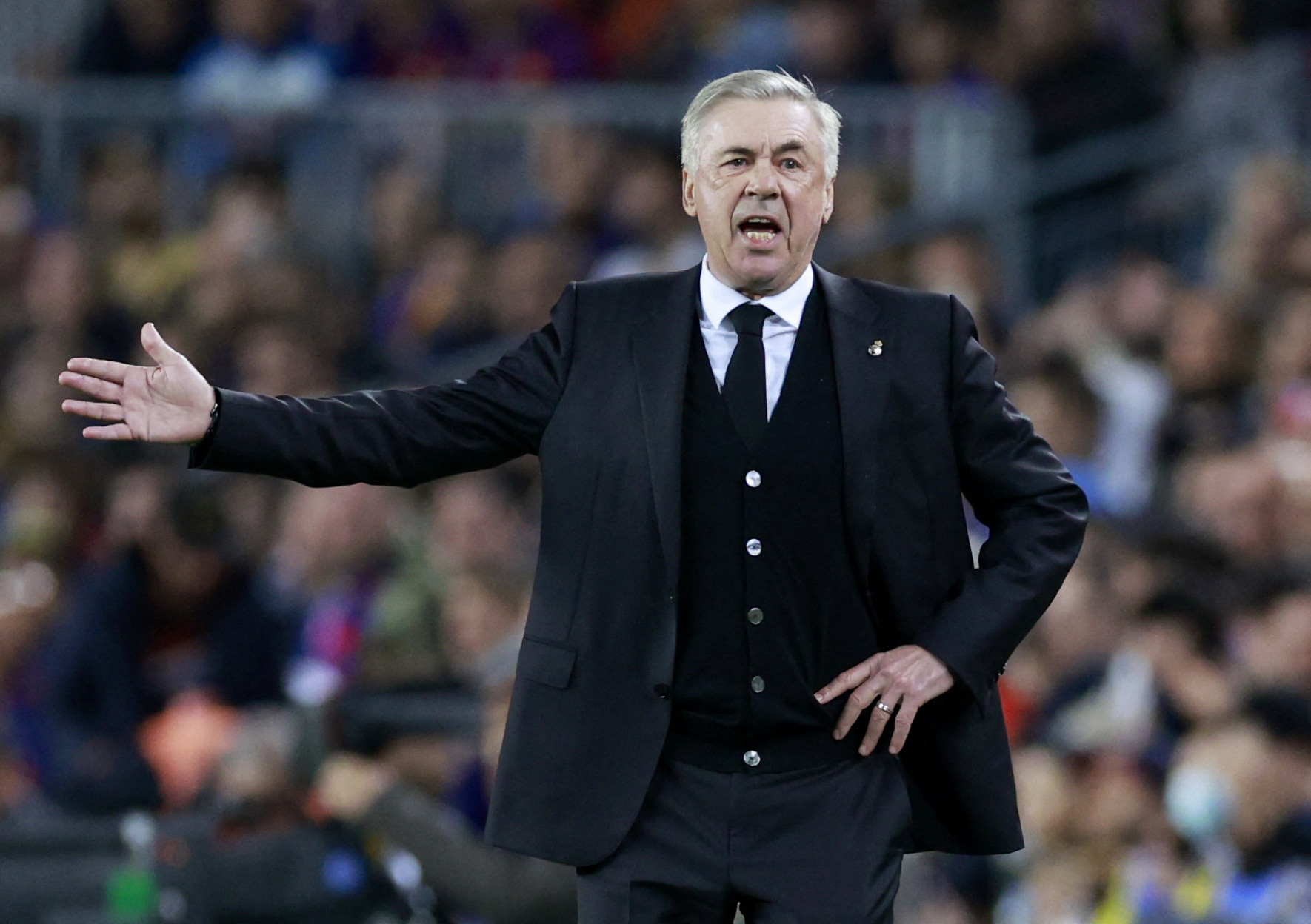 Carlo Ancelotti no se conforma con el empate. Foto: REUTERS/Juan Medina