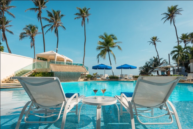 El turismo de lujo esta dirigido para viajeros que buscan exclusividad y servicios de primera. En la foto la piscina del hotel Dann en Cartagena. Foto: Cortesía Hoteles Dann Carlon.