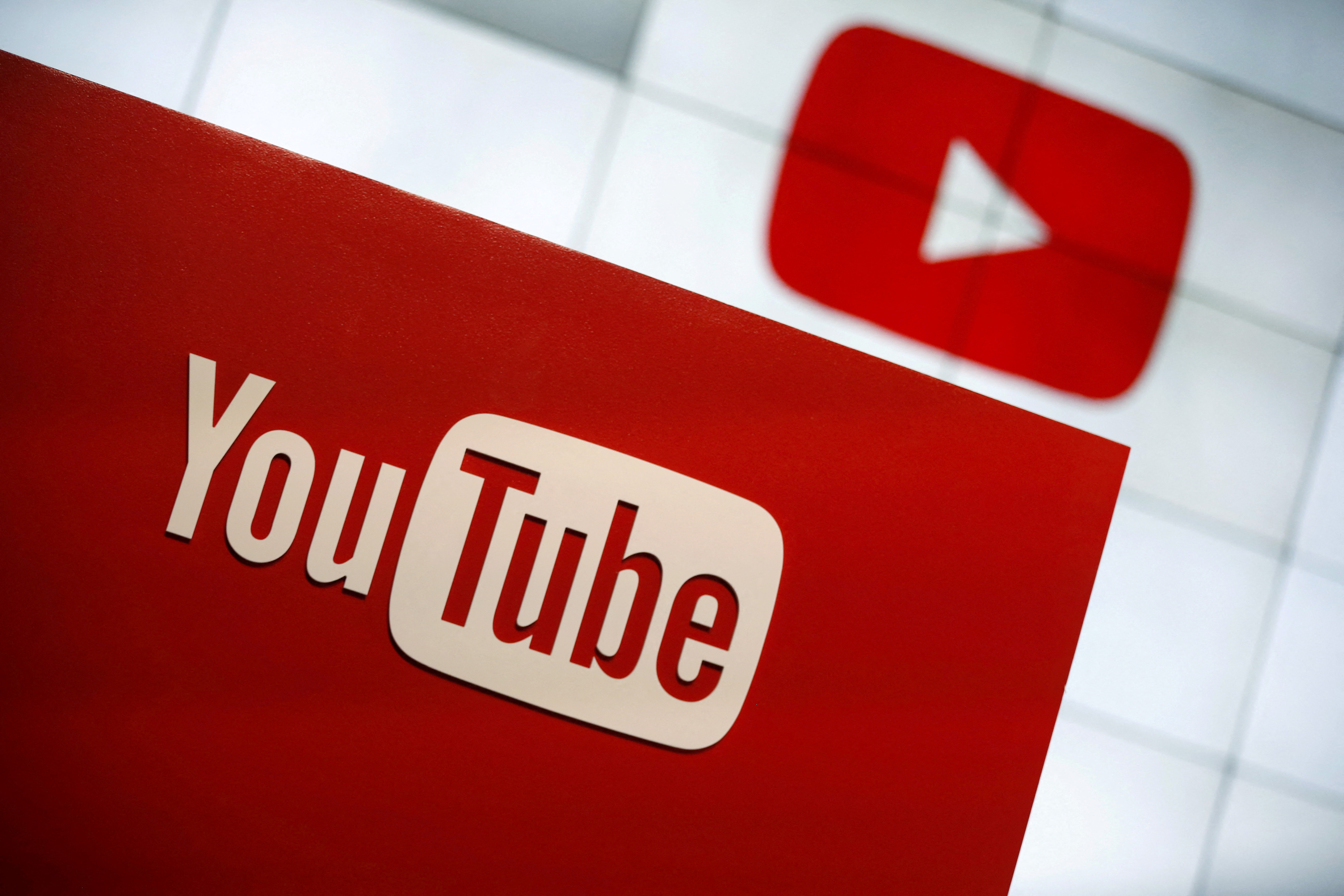 YouTube. (foto: REUTERS/Lucy Nicholson)