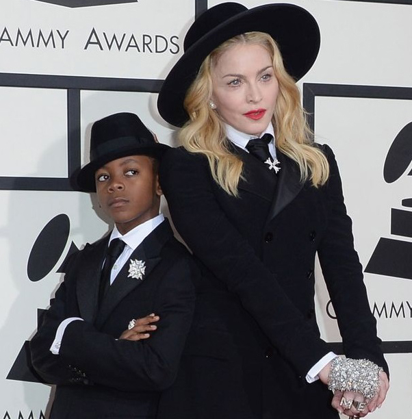 Madonna con su hijo David Banda Mwale Ciccone Ritchie 