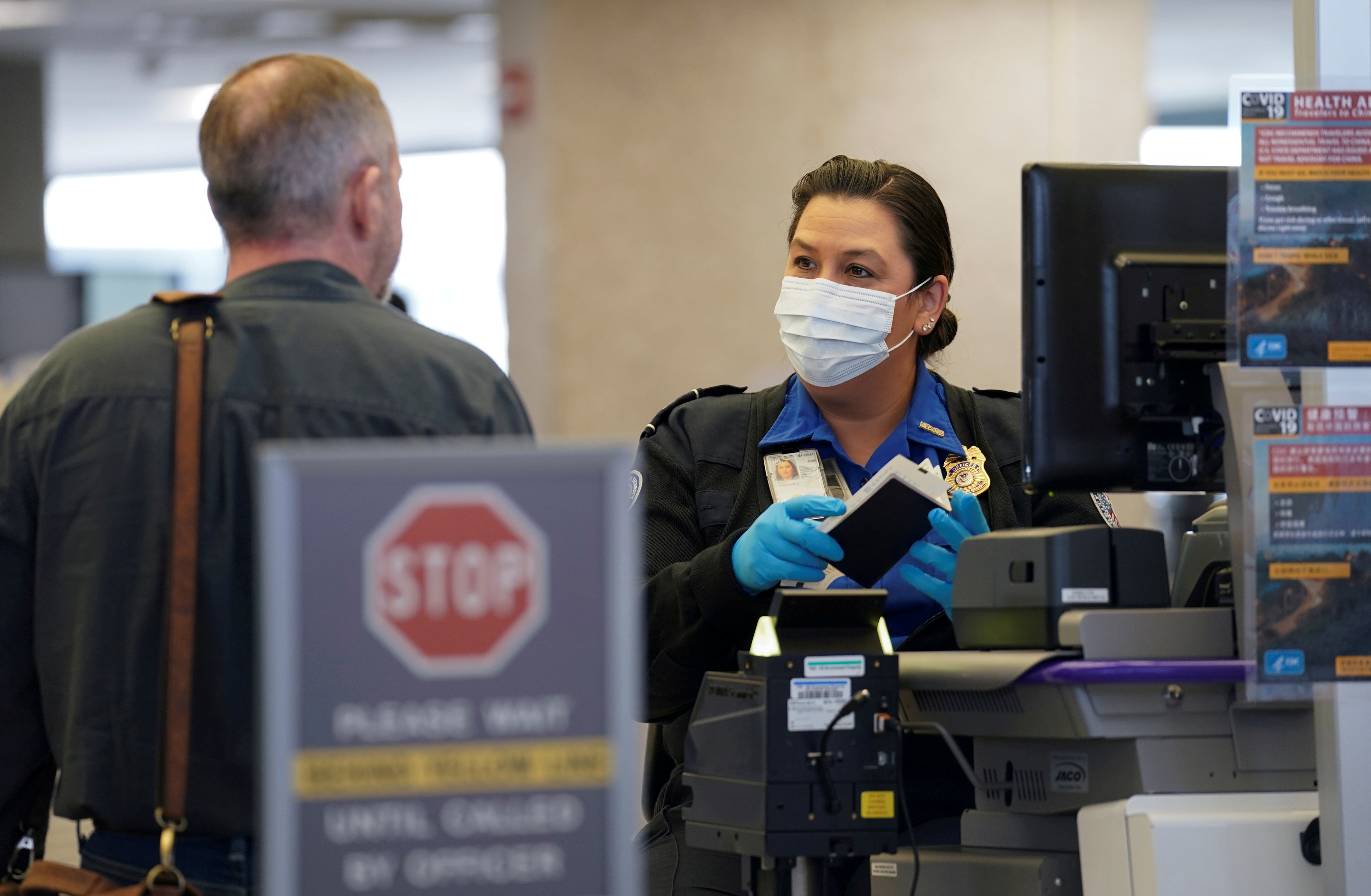Los ataques terroristas obligaron a las autoridades estadounidenses a intensificar los controles a los pasajeros. REUTERS/Kevin Lamarque/File Photo