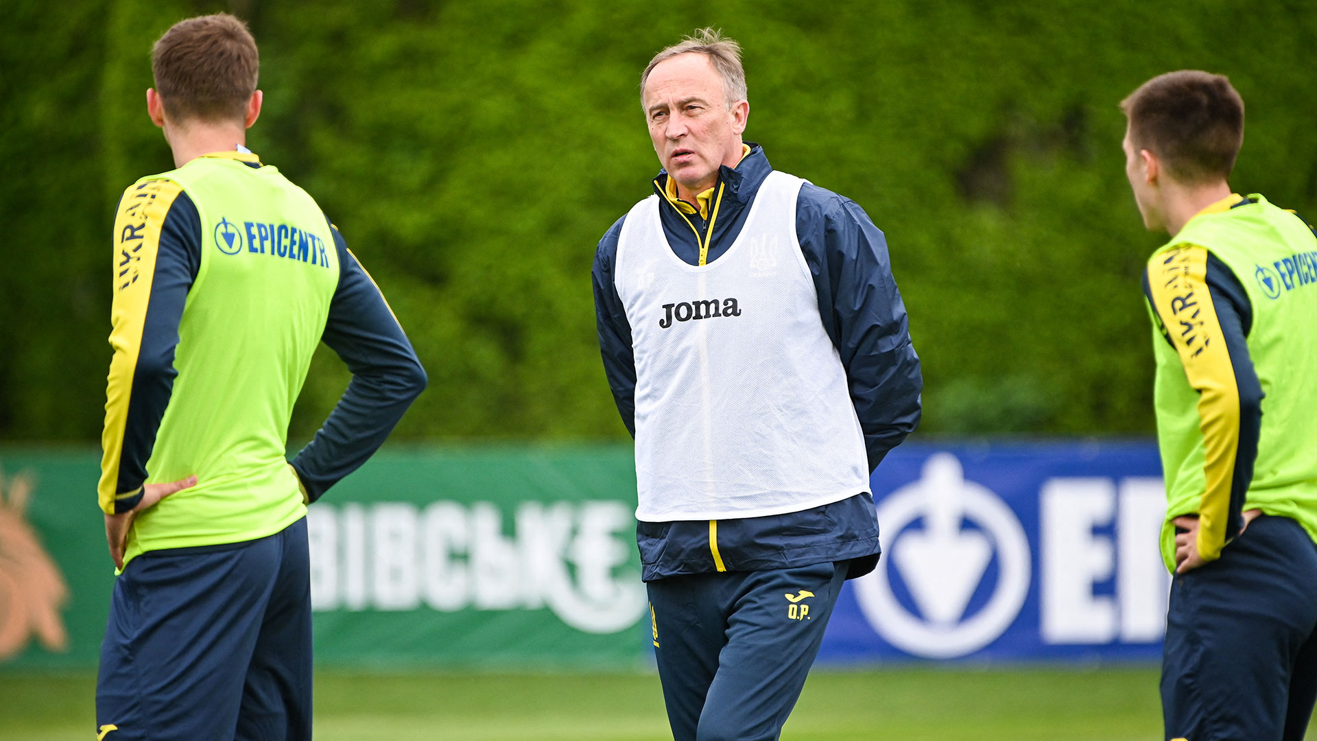 El 1 de junio debrá vencer a Escocia para medirse luego ante Gales (AFP)