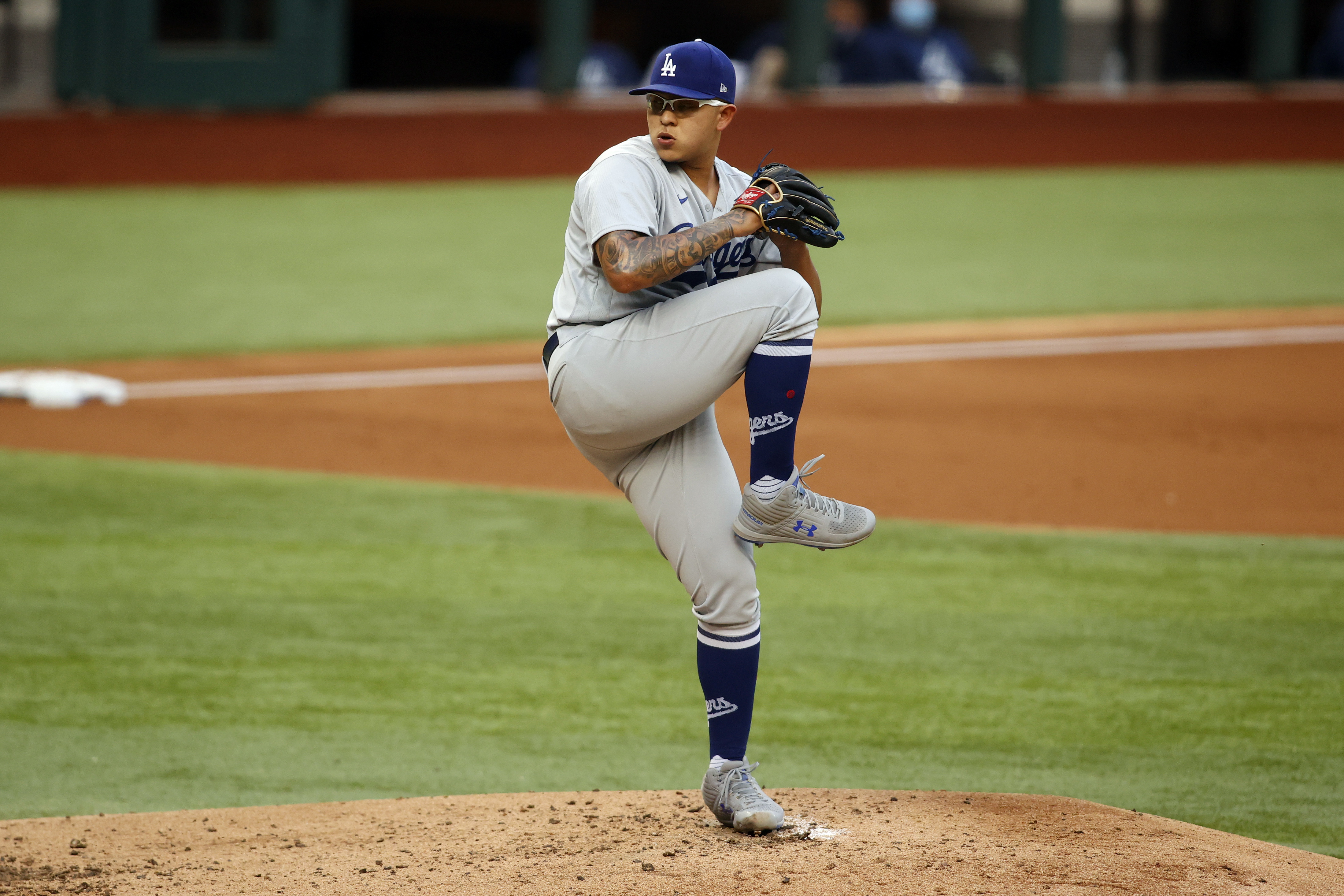 Julio Urías refiere que está listo para cuando la situación en la que el equipo lo requiera (Foto: Tim Heitman-USA TODAY Sports)