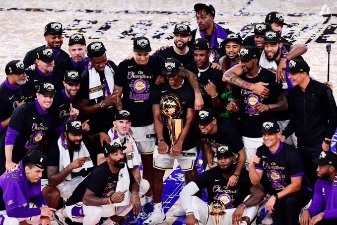 Consecuencias de la Copa NBA: prohibición de camiseta a los Lakers 