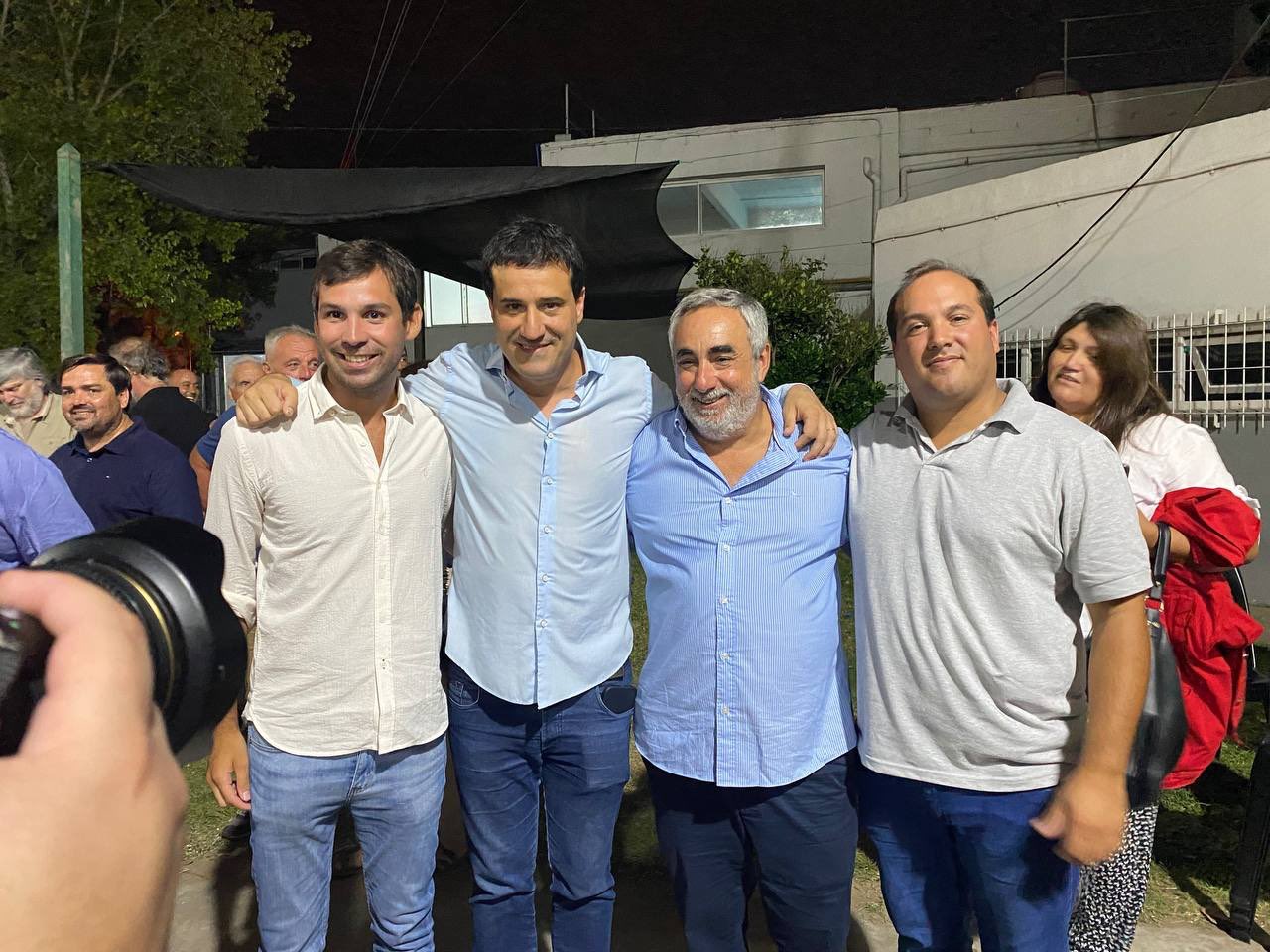 Maximiliano Abad junto con Miguel Fernández, intendente de Trenque Lauquen, y el diputado Valentín Miranda