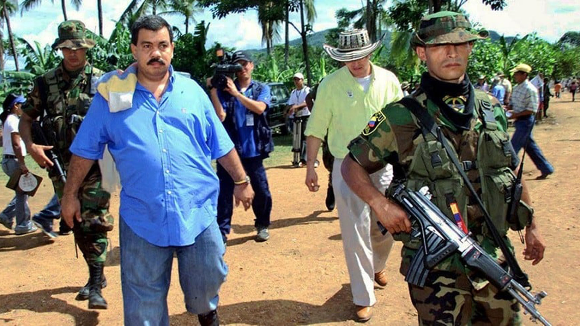 "Don Berna" fue comandante de los bloques Cacique Nutibara y Héroes de Granada de las Autodefensas Unidas de Colombia (AUC), que hacían presencia en Medellín. 

