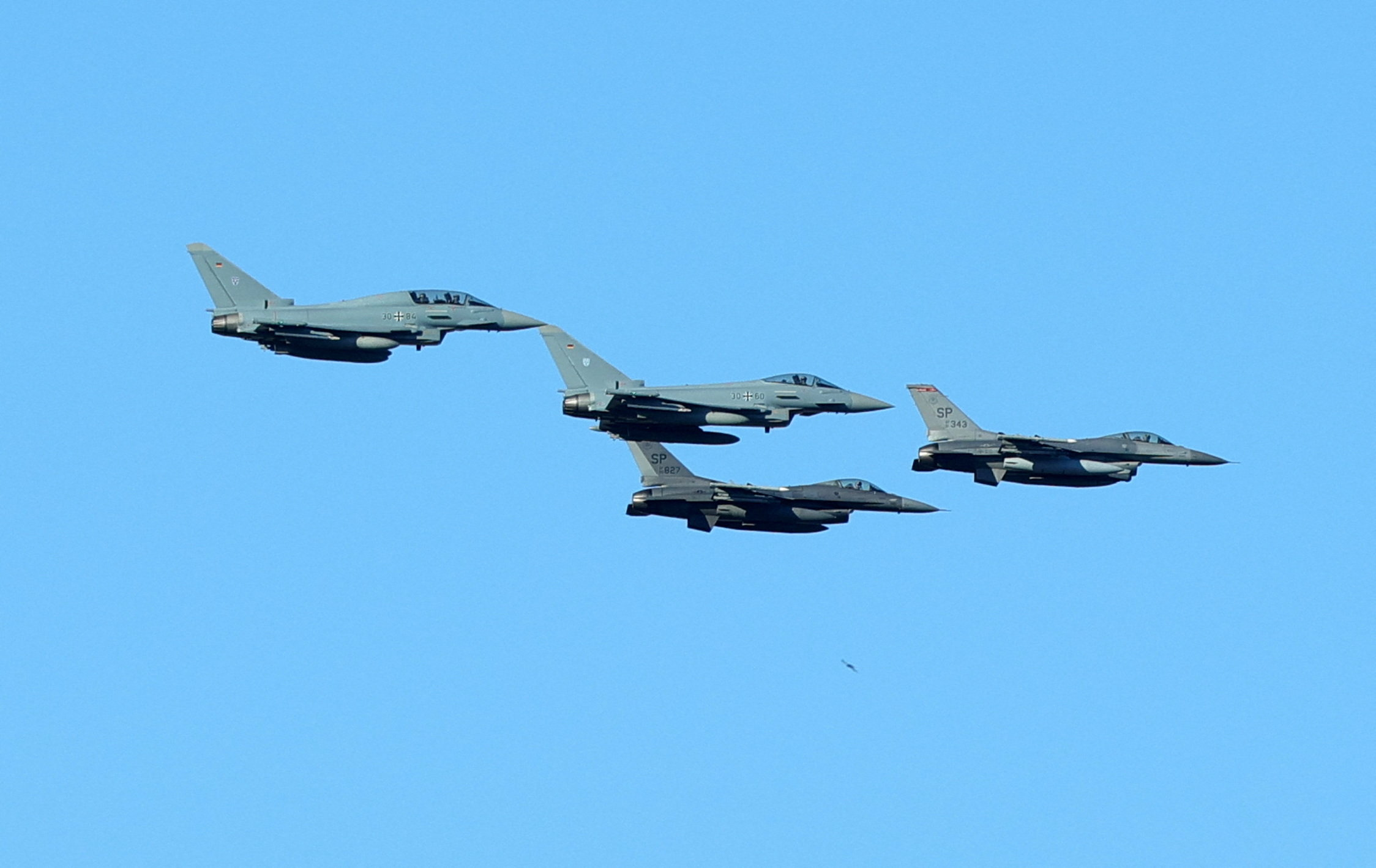 Argentina adelanta la llegada de los F-16: el programa podr&iacute;a completarse un a&ntilde;o antes de lo previsto