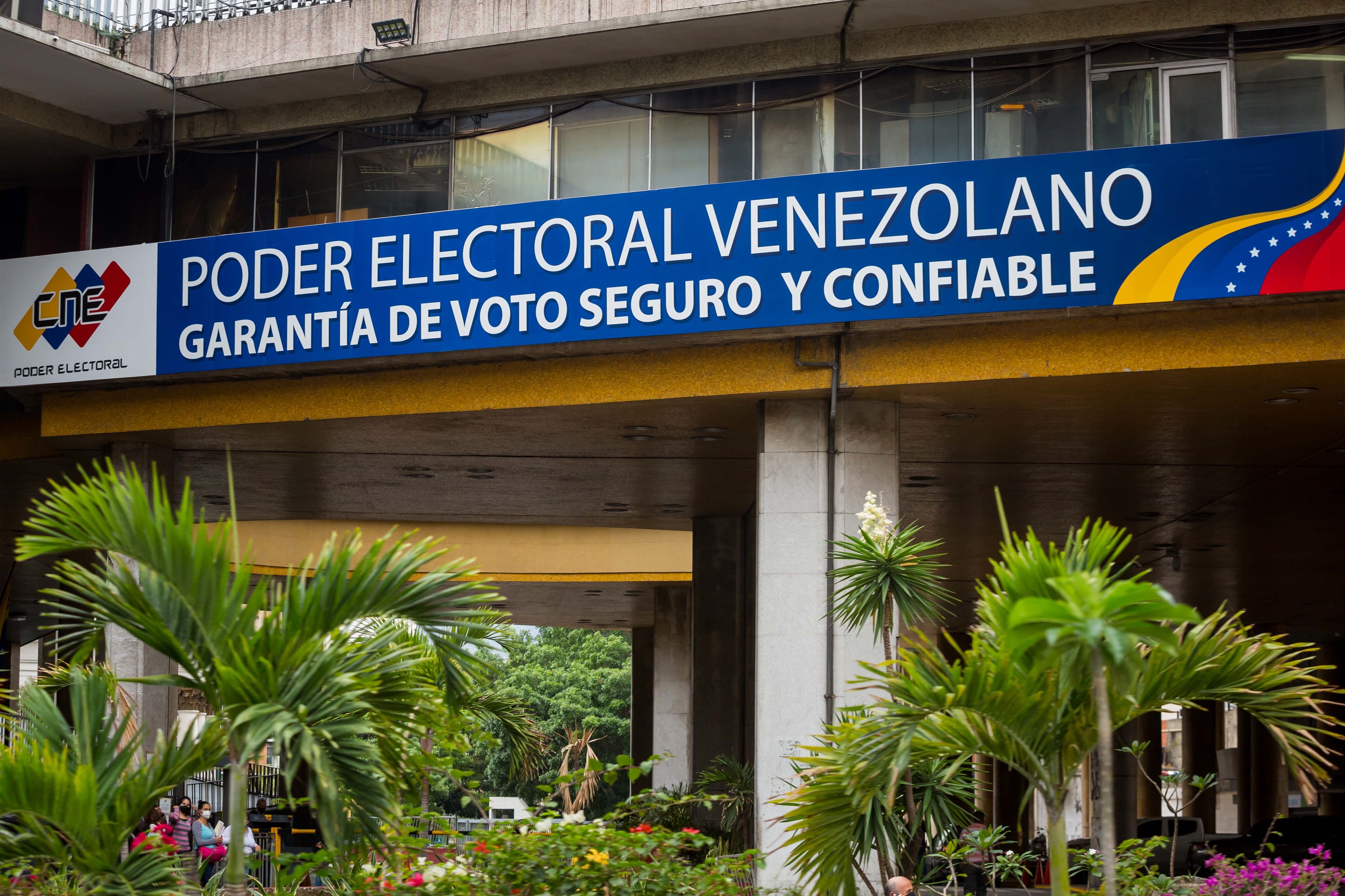 Fotografía que muestra una de las sedes del Consejo Nacional Electoral (CNE), el 3 de mayo del 2021, en Caracas (Venezuela). EFE/Miguel Gutiérrez
