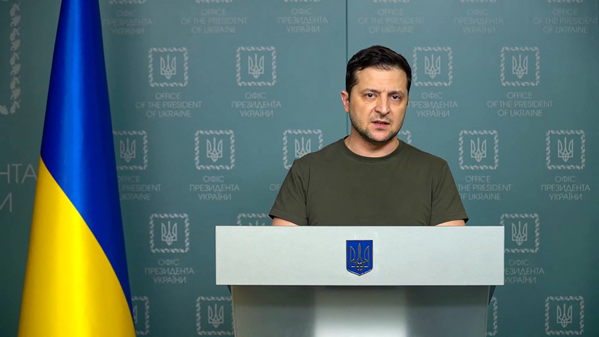 Esta grabación de vídeo tomada y publicada por el servicio de prensa de la Presidencia de Ucrania muestra al presidente ucraniano, Volodimir Zelensky, pronunciando un discurso en Kiev. (Foto de la PRESIDENCIA DE UCRANIA / AFP)

