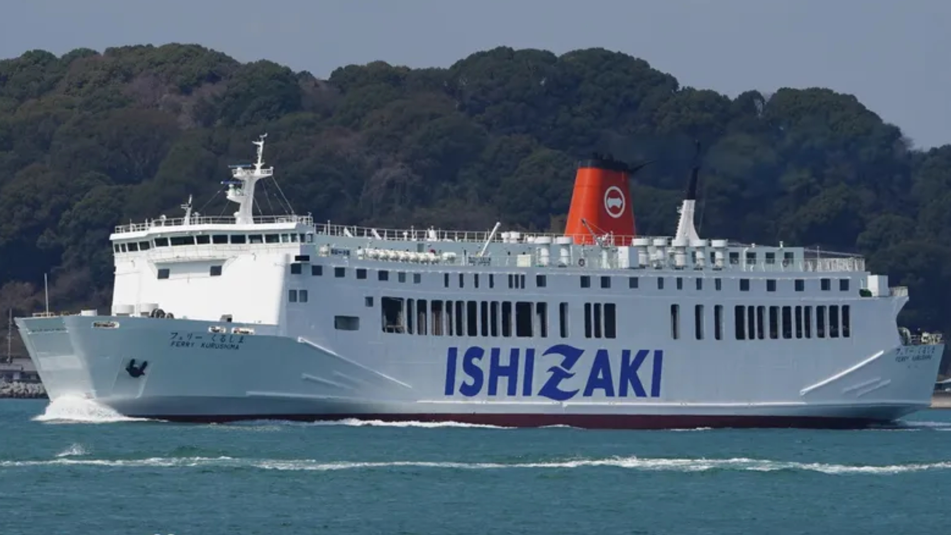 Indonesia activ&oacute; un operativo de b&uacute;squeda tras perder contacto con un ferry: un muerto, 102 rescatados y 140 desaparecidos
