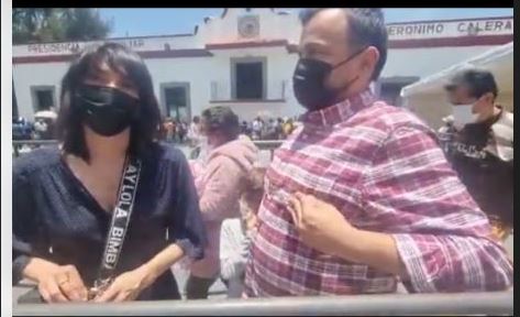 Denunciaron que Elizabeth Vilchis y su esposo se colaron en la fila de las  votaciones de Morena - Infobae