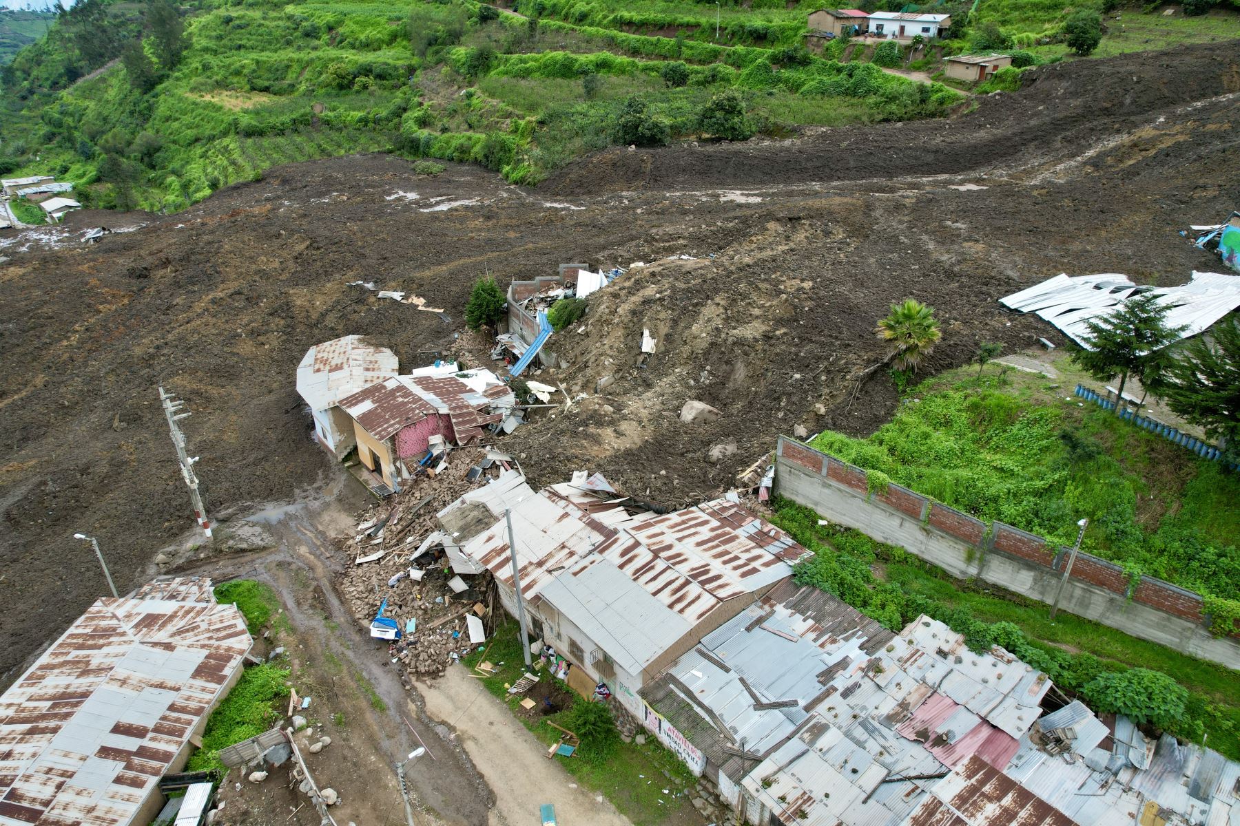 Con los fallecidos por la reciente tragedia se elevan a 71 las víctimas causadas por las intensas lluvias registradas en el país desde enero pasado. Foto: Andina