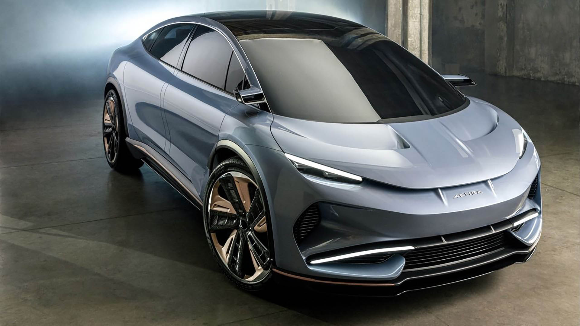 Il SUV Aehra ha un design di grande successo, con dispositivi aerodinamici attivi nella parte anteriore e posteriore.