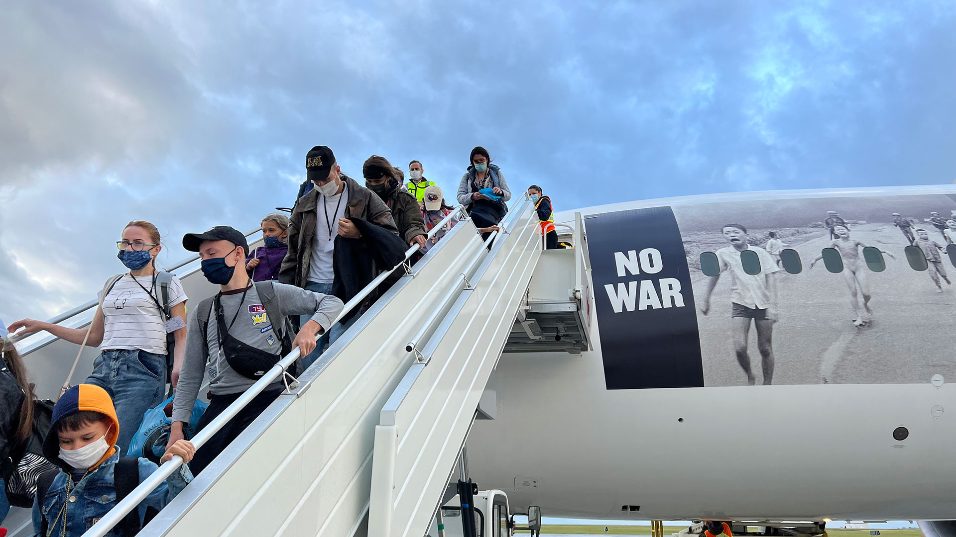 Refugiados ucranianos desembarcan en Canadá en el avión de Enrique Piñeyro