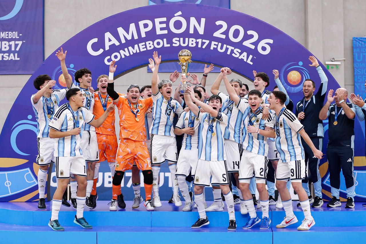 La selecci&oacute;n argentina le gan&oacute; 2-1 a Brasil en el suplementario y se qued&oacute; con el Sudamericano Sub 17 de futsal: el alocado festejo