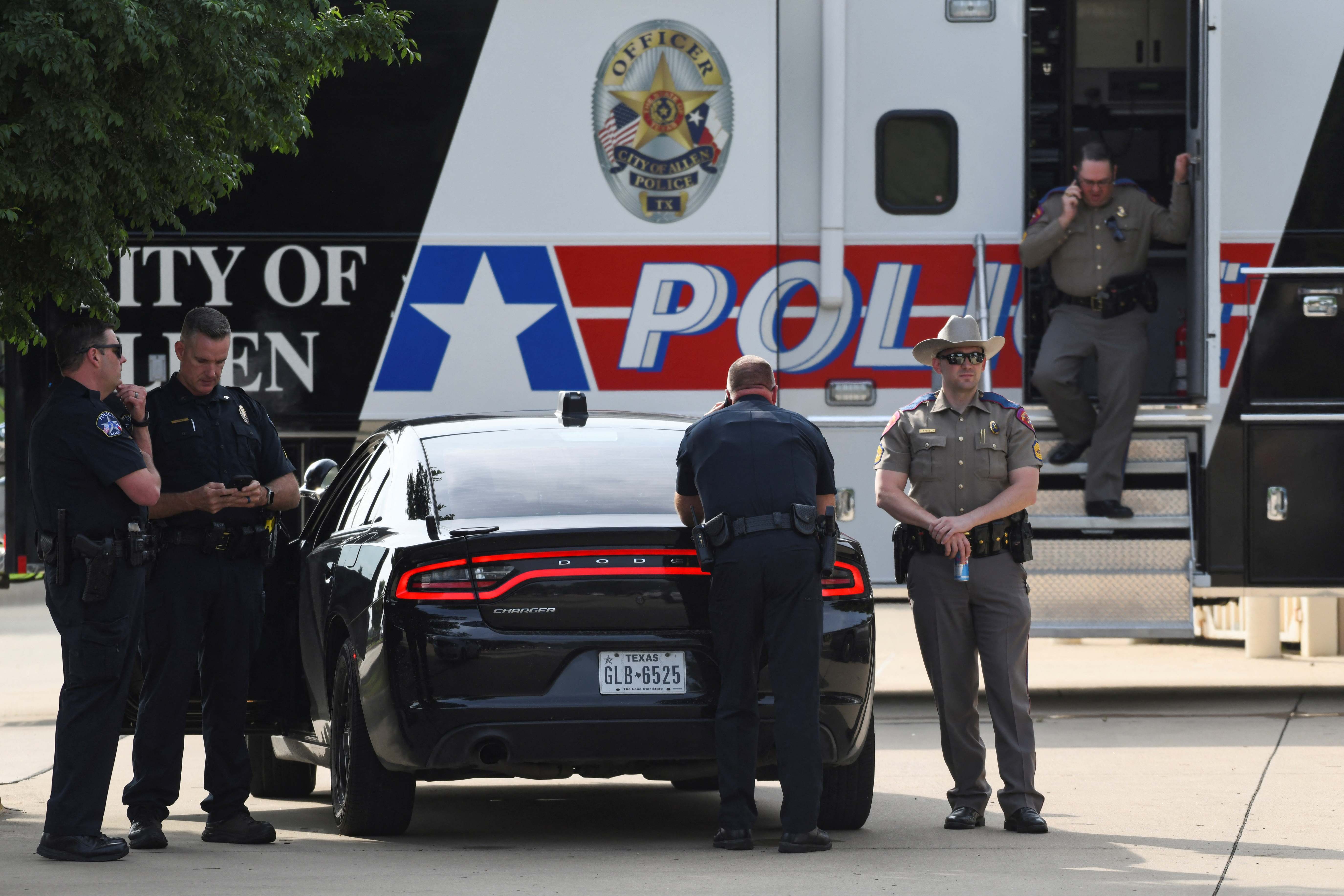Reportan tiroteo en un centro comercial en Texas