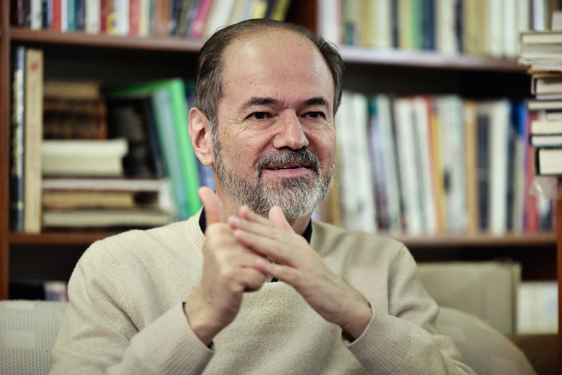 Juan Villoro y la cultura de la victimización en México: "Hemos tenido muchísimas derrotas y nos consolamos con frases célebres"
