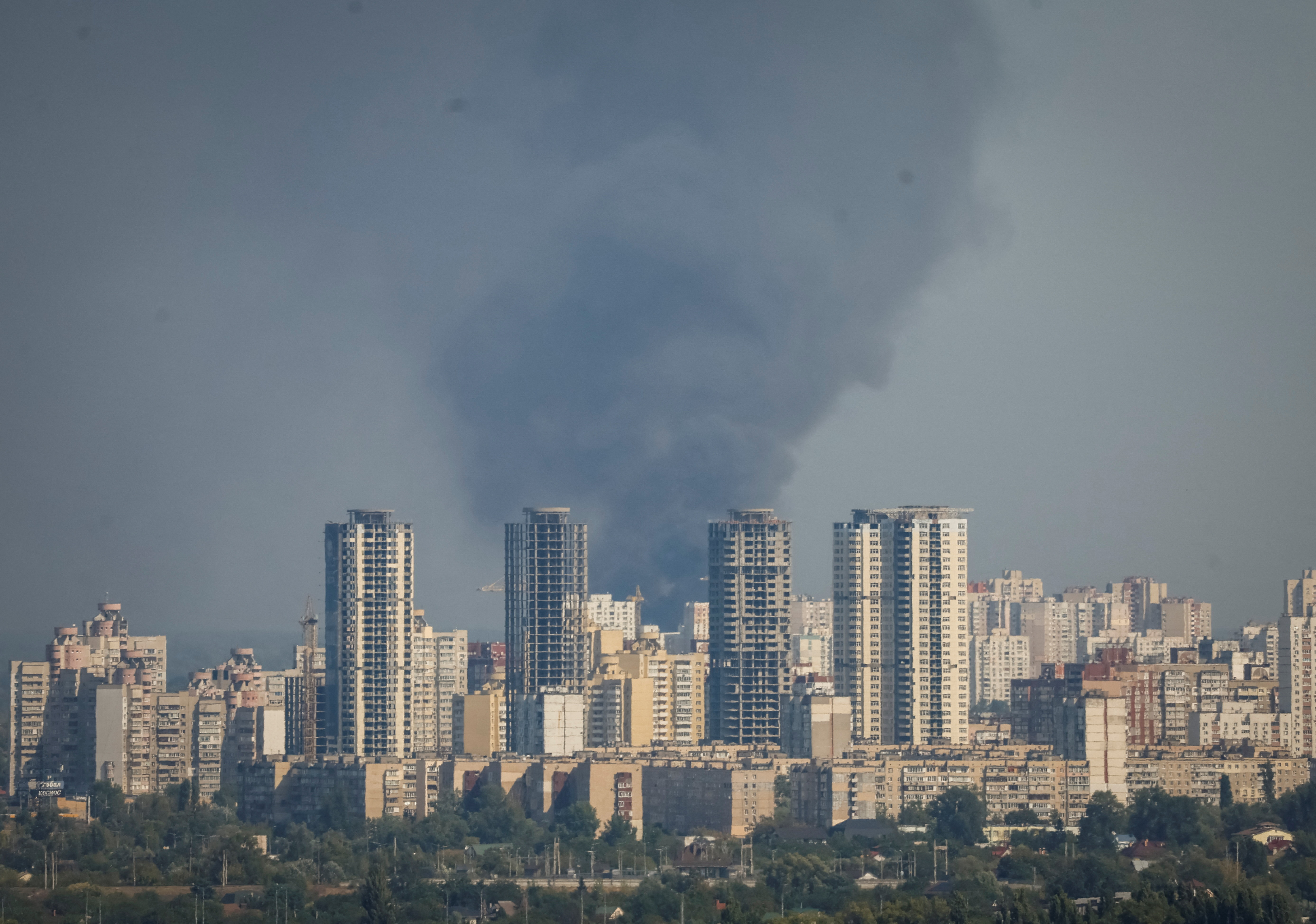 Rusia golpe&oacute; Kiev por quinto d&iacute;a consecutivo para da&ntilde;ar sus almacenes y vaciar las g&oacute;ndolas de los supermercados