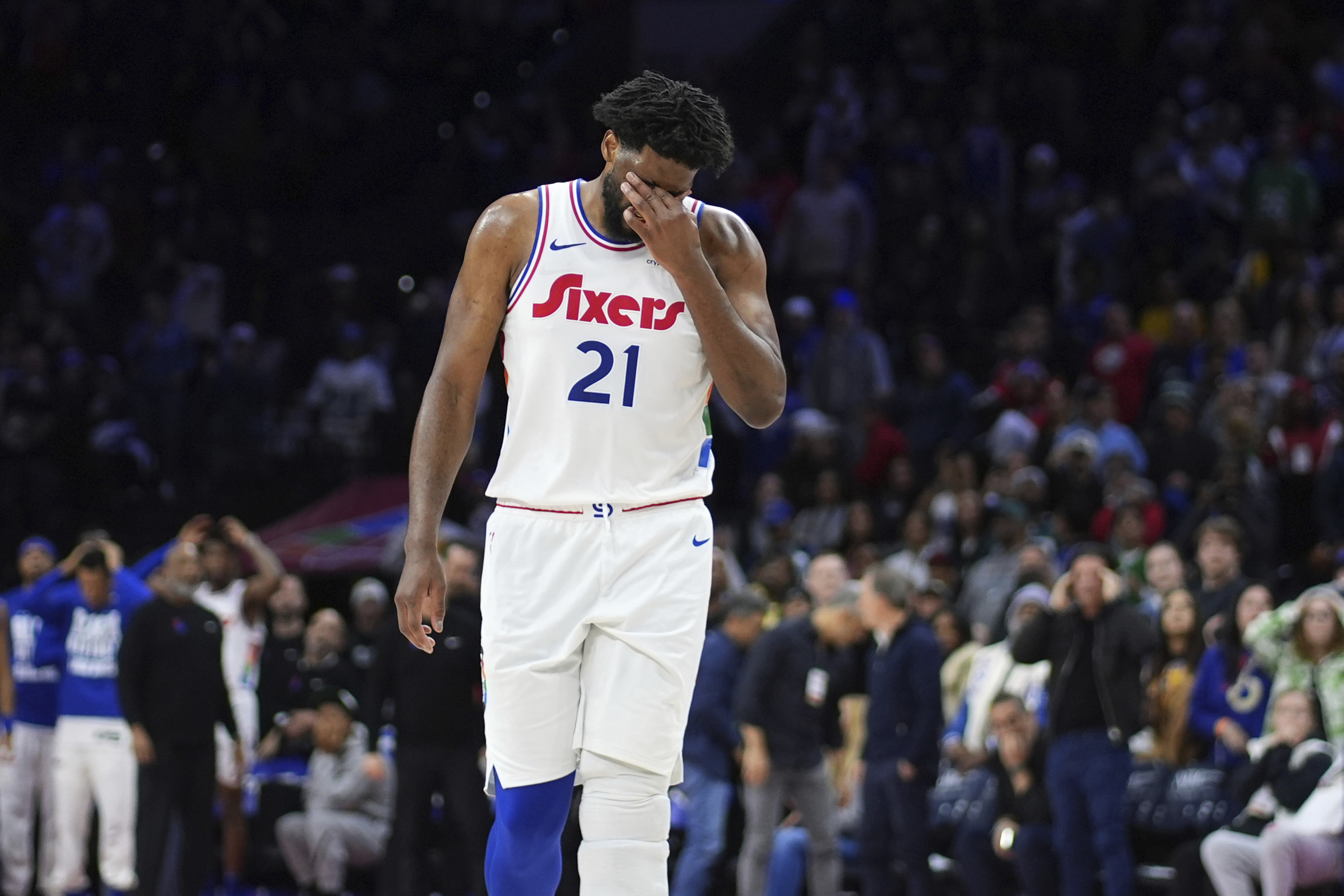 La estrella de la NBA que generó preocupación por el mal estado de su rodilla: la drástica decisión que tomaría su equipo