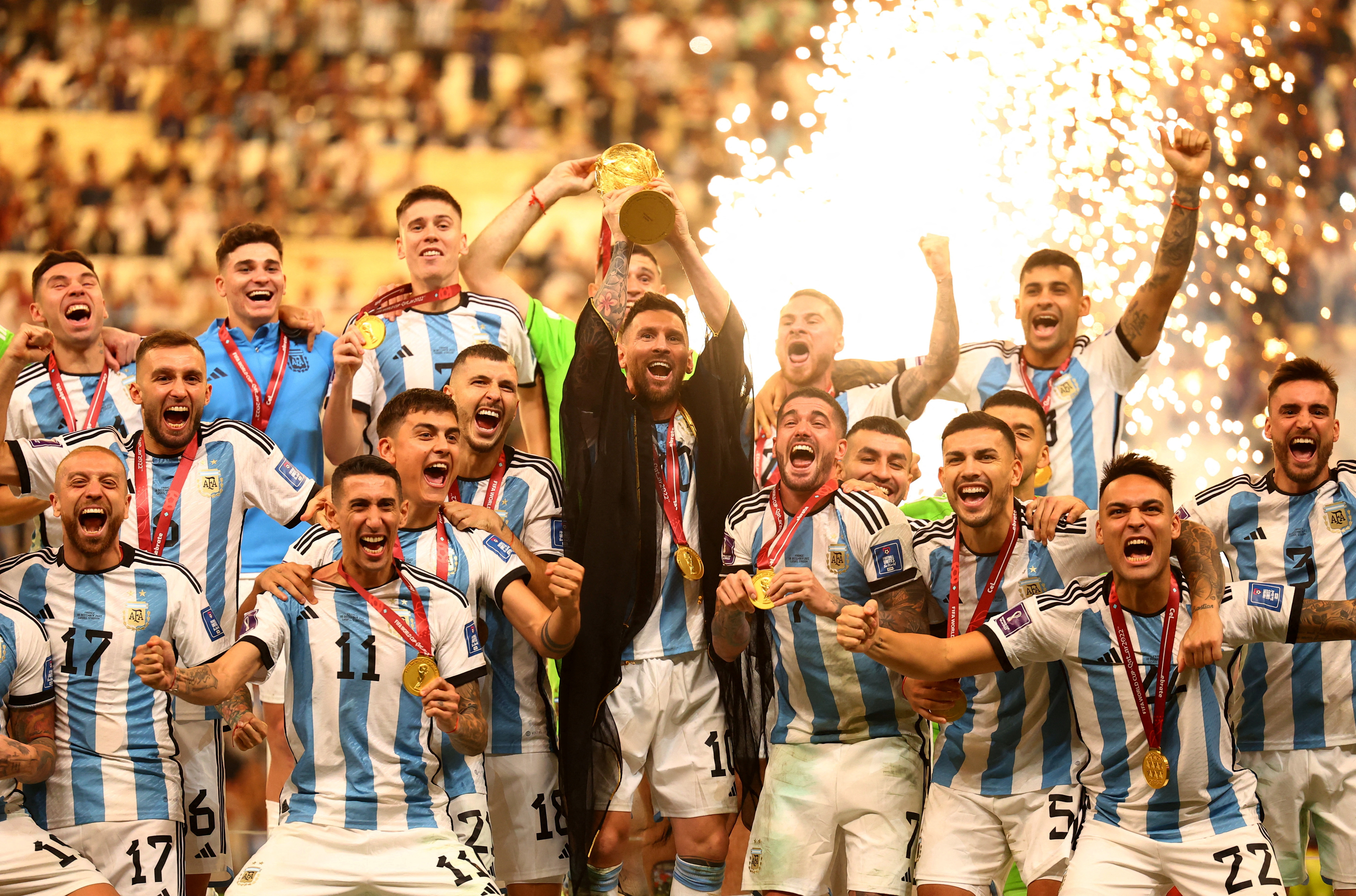 El equipo completo de la Selección argentina, campeona en Qatar 2022 (REUTERS/Kai Pfaffenbach )