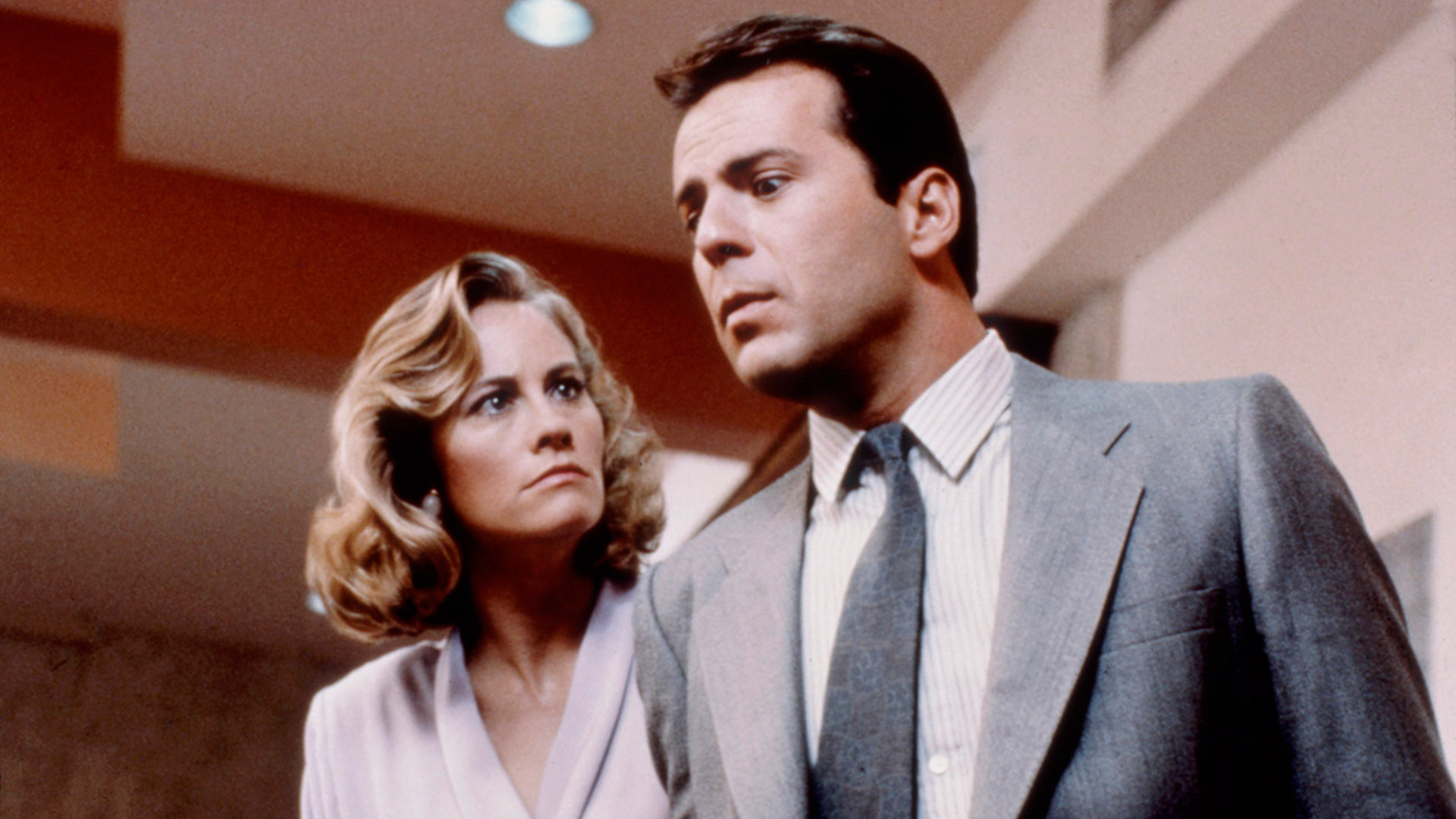 MOONLIGHTING, Cybill Shepherd, Bruce Willis, in Season 1 episode, 'Brother Can You Spare A Blonde' September 24, 1985.  ©ABC. Courtesy: Everett Collection