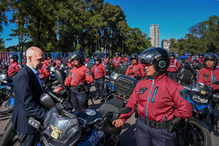 Larreta, este martes, al entregar motos a la Policía de la Ciudad (Foto: WALTER CARRERA Y MARCOS BRINDICCI / GCBA)