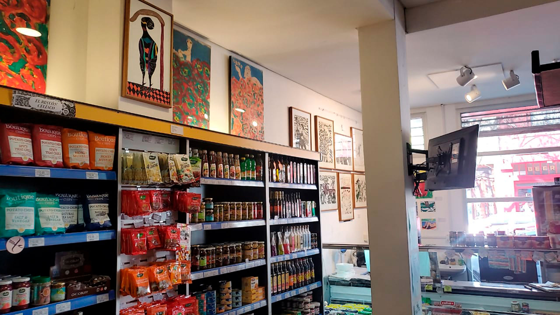 La muestra está expuesta en el supermercado Sol Oriente, en Lavalleja 1386, todos los días de 9:00 a 21:00. Los domingos de 9:00 a 14:00 y de 17:00 a 21:00. (Damián Roth)