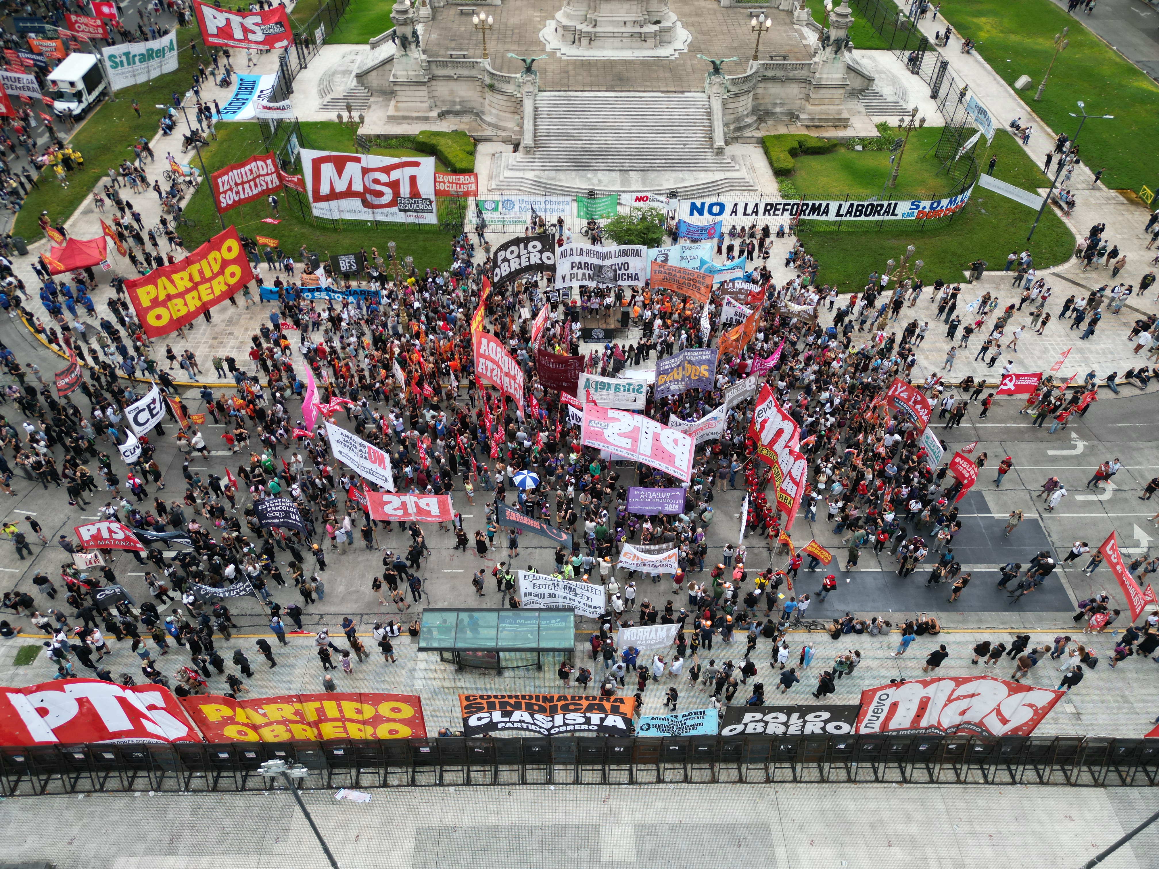 “Un Estado dentro del Estado”: el parlamento francés cuestiona la gestión del Louvre e interpelará a la ministra de Cultura 