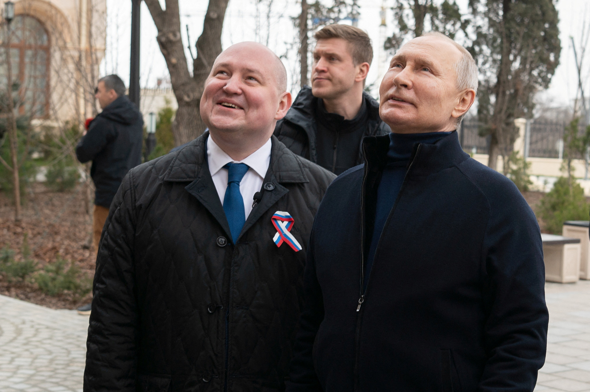 Putin efectuó una “visita sorpresa” a la ocupada ciudad ucraniana de Mariupol en su primer viaje al Donbás. (REUTERS)