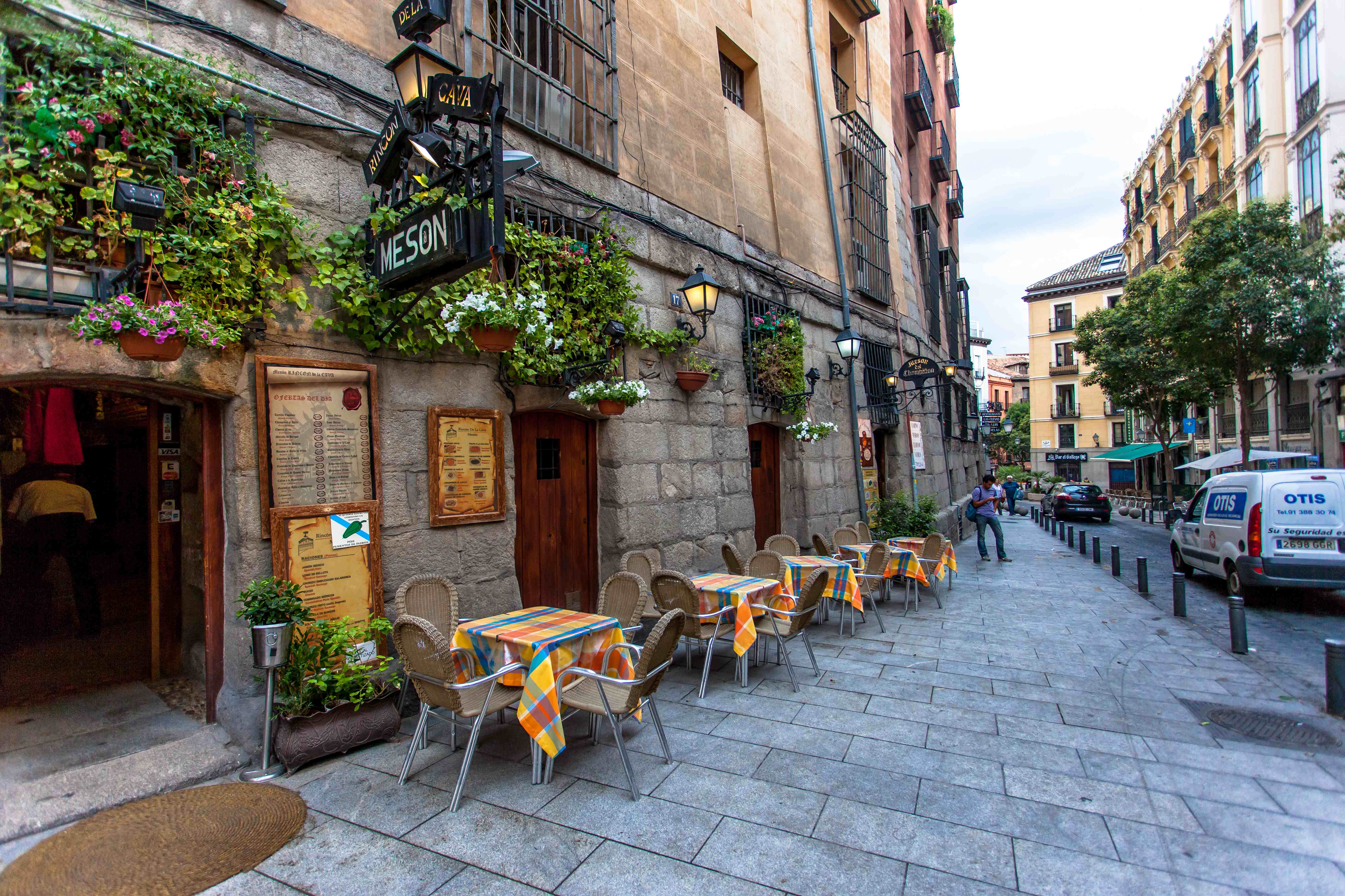 Los restaurantes con los platos más castizos de Madrid para celebrar San Isidro