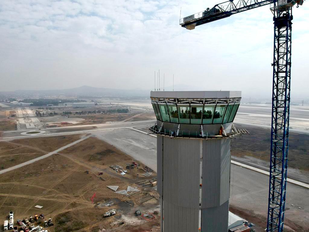 En la región centro, la pista de aterrizaje del AIFA ha contribuido en la recuperación económica (Foto: Presidencia de México.)