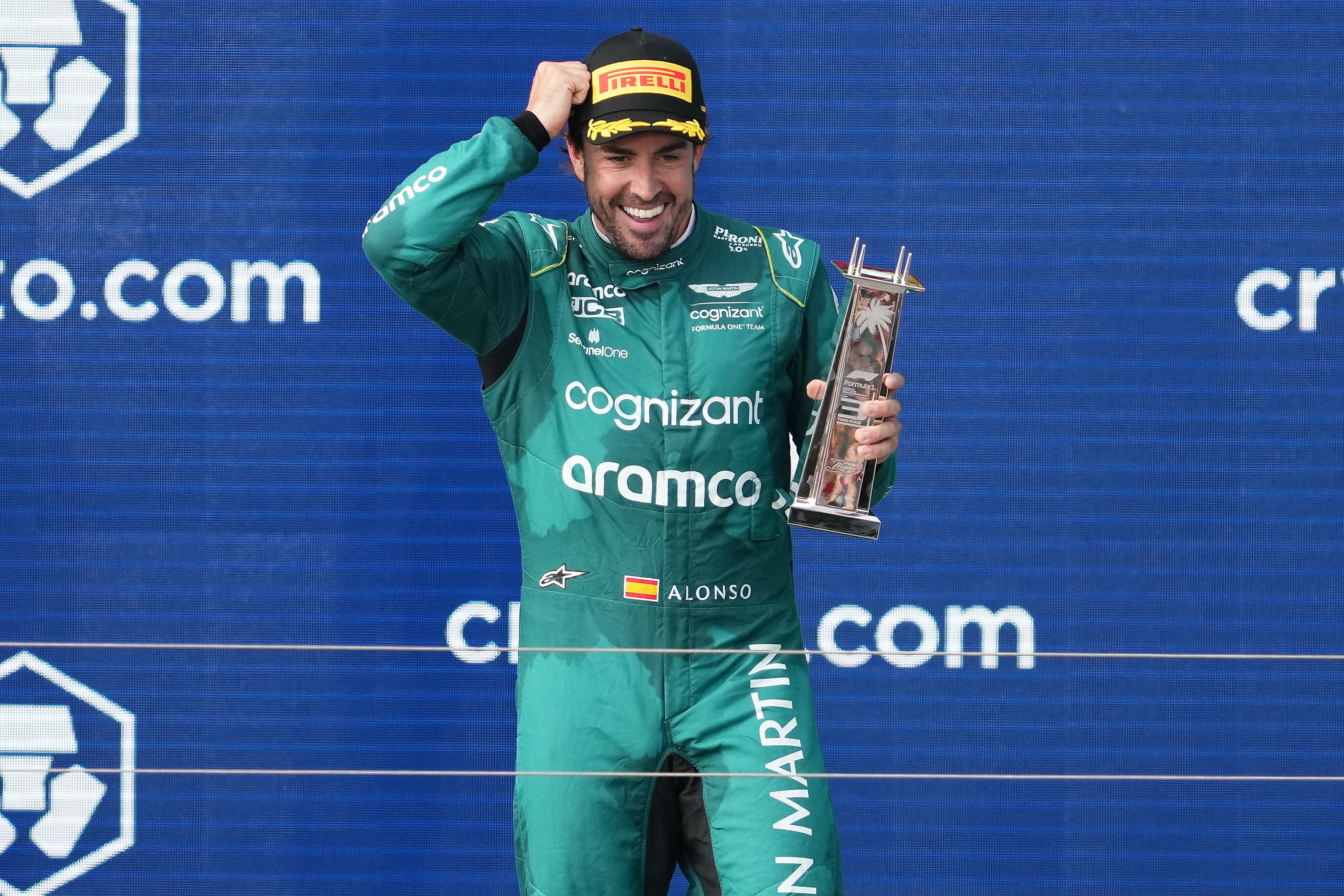 Fernando Alonso celebra su tercer puesto en Miami (Jasen Vinlove-USA TODAY Sports)