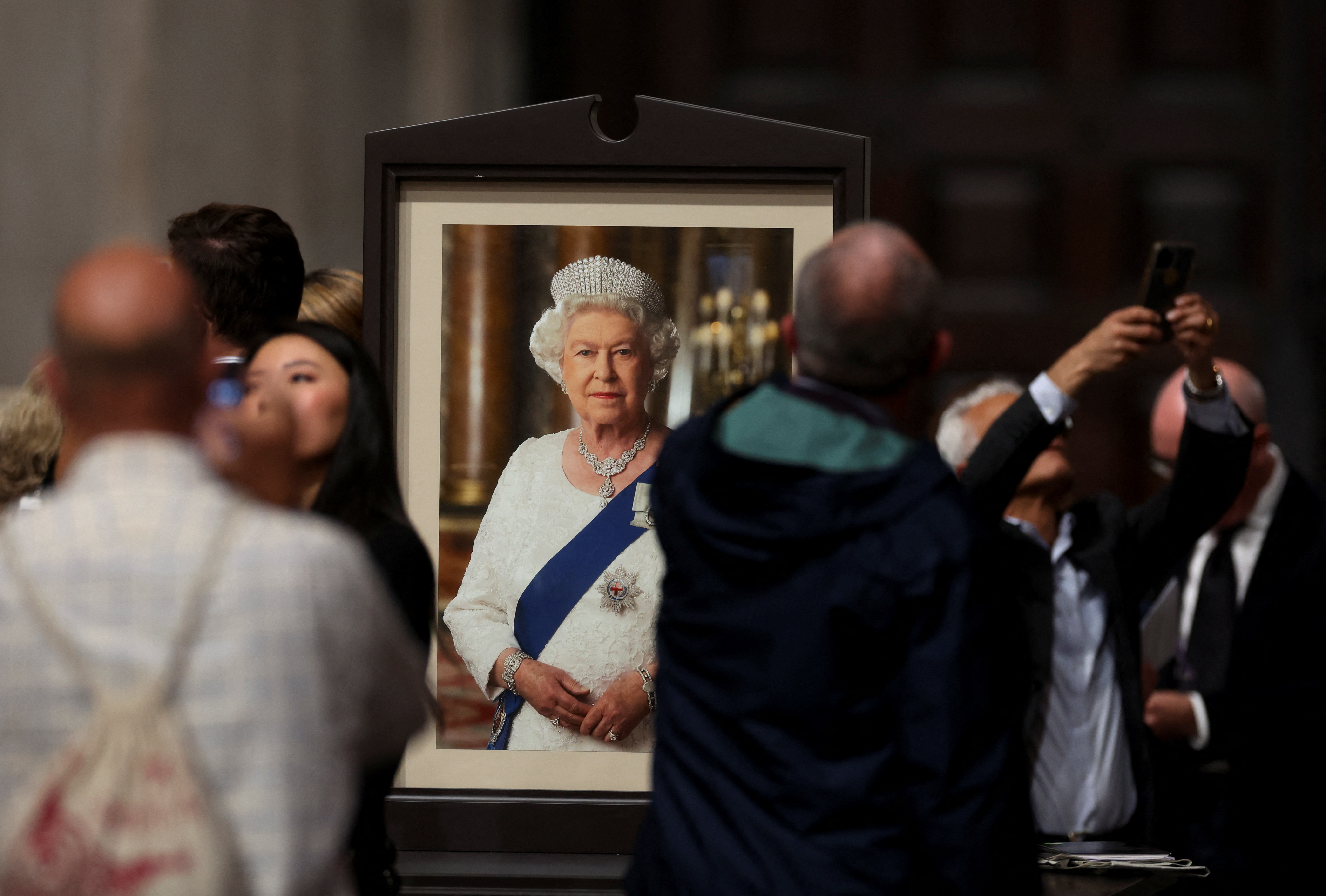 Una foto de la reina en la catedral de San Pablo (REUTERS/Paul Childs)