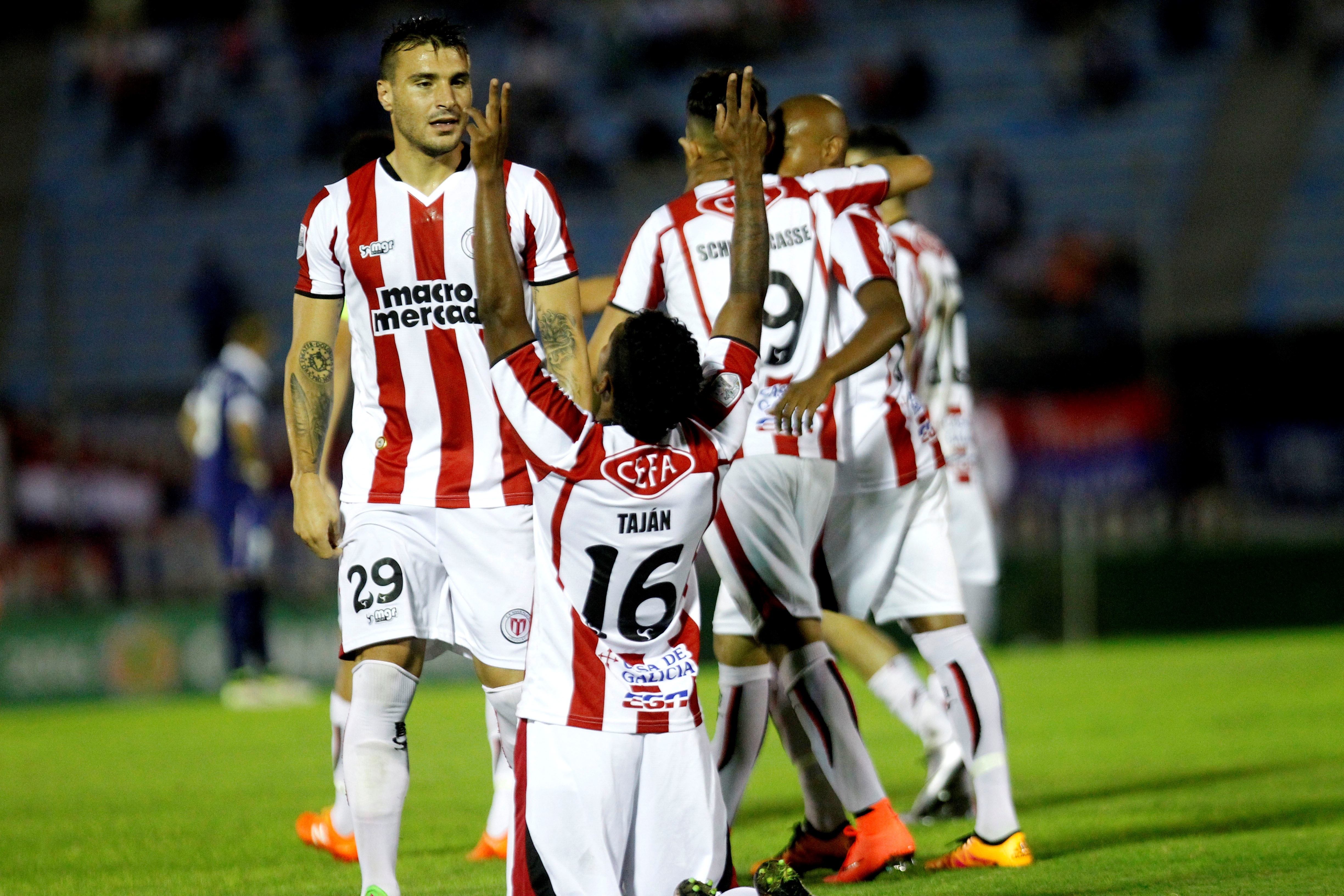 Peñarol gana y mantiene el liderato en la Tabla Anual del fútbol uruguayo