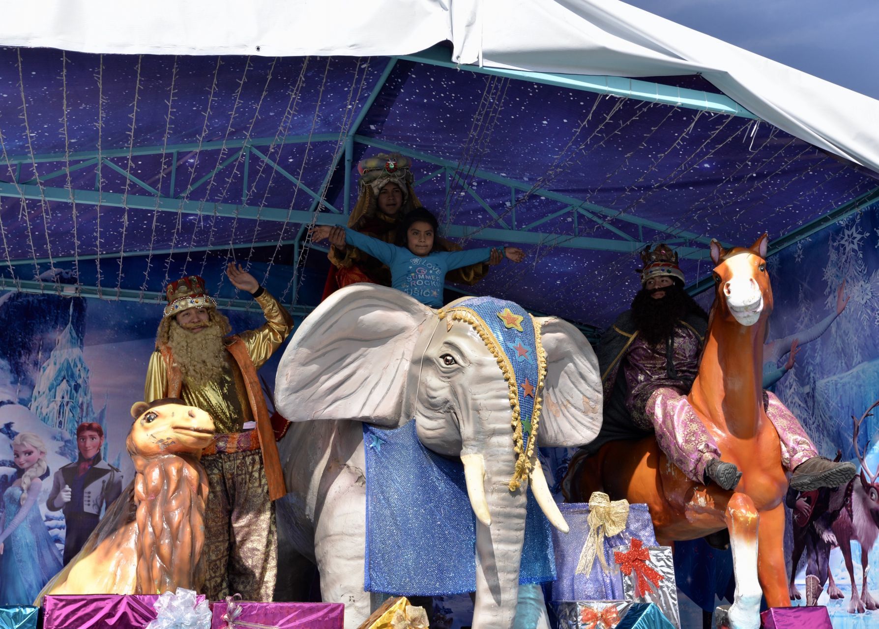 Llegó ese momento especial para todos los niños de México, cuando los tres Reyes Magos visitan la capital del país (FOTO: ARTEMIO GUERRA BAZ /CUARTOSCURO)