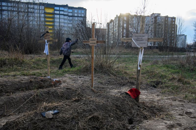 Cerca de 700 civiles ucranianos murieron como consecuencia de los ataques rusos con bombas de racimo (REUTERS/Vladyslav Musiienko)