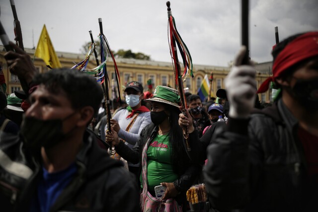 ‘Fuerza Púrpura’ rechazó la forma como la guardia indígena protesto frente al Congreso