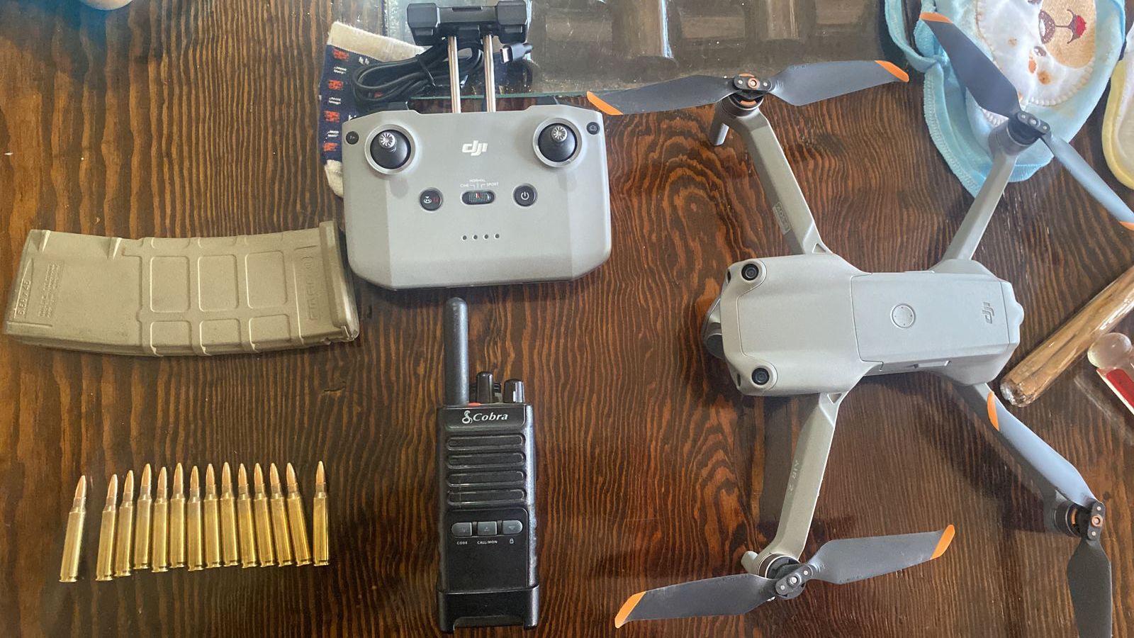 También fue hallado un vehículo no tripulado, es decir un dron 
(Foto: Fiscalía Edomex)