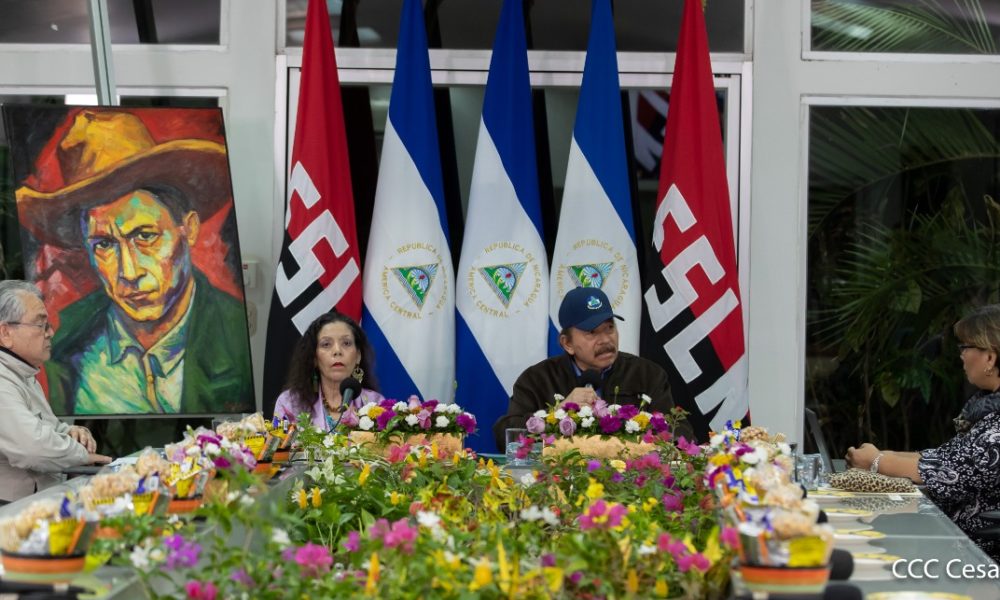 Daniel Ortega en su última comparecencia pública, el 18 de mayo pasado. Felicitó a “ese ejército de médicos y enfermeras, de trabajadores de la salud, que todos los días están atendiendo pacientes”. (Foto tomada de El 19 Digital)