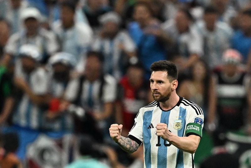 La selección argentina de Lionel Messi se clasificó a los octavos de final del Mundial de Qatar (REUTERS/Dylan Martínez)