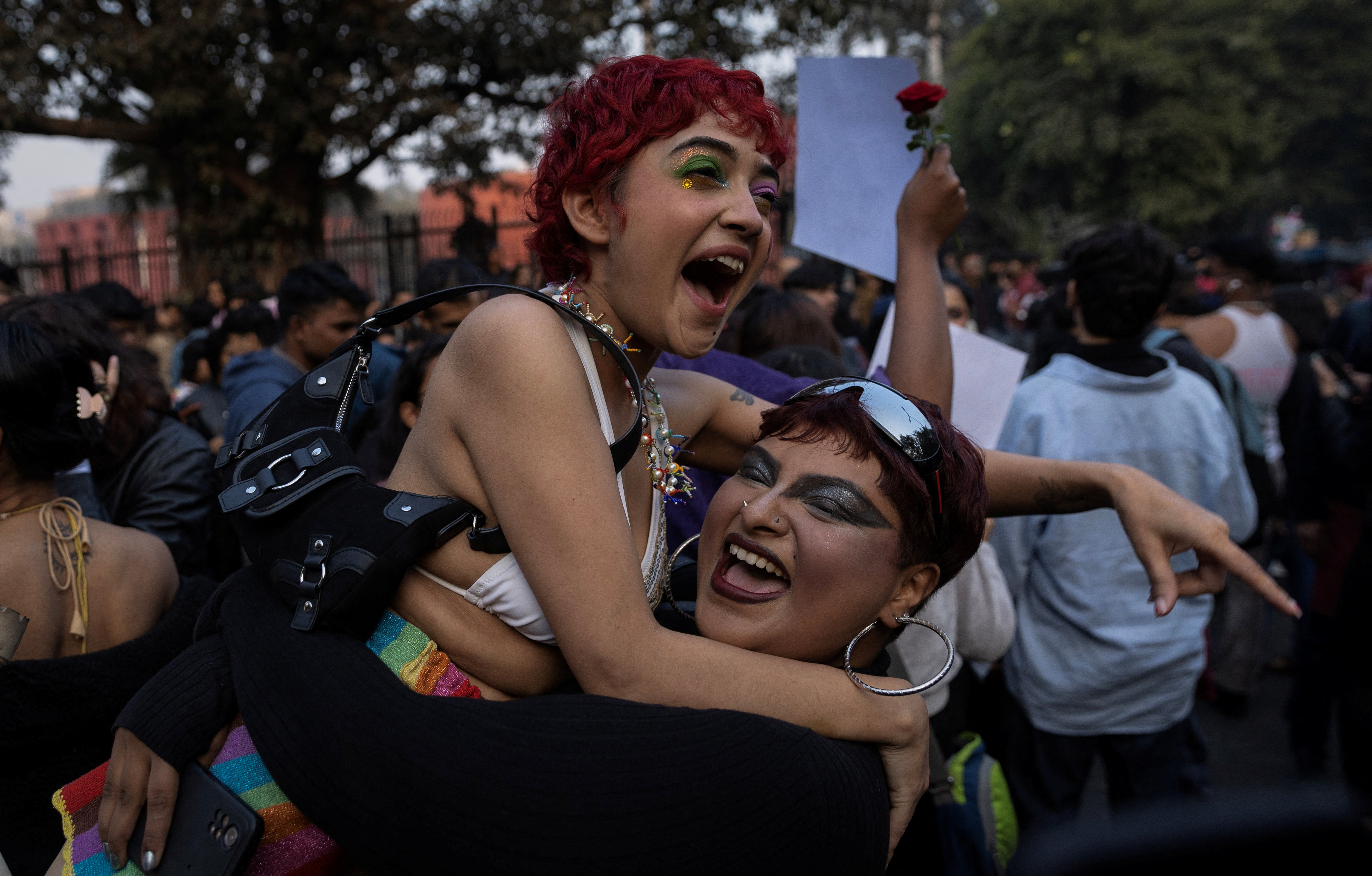 Existen parejas que tienen orientaciones sexuales disidentes (REUTERS/Adnan Abidi)