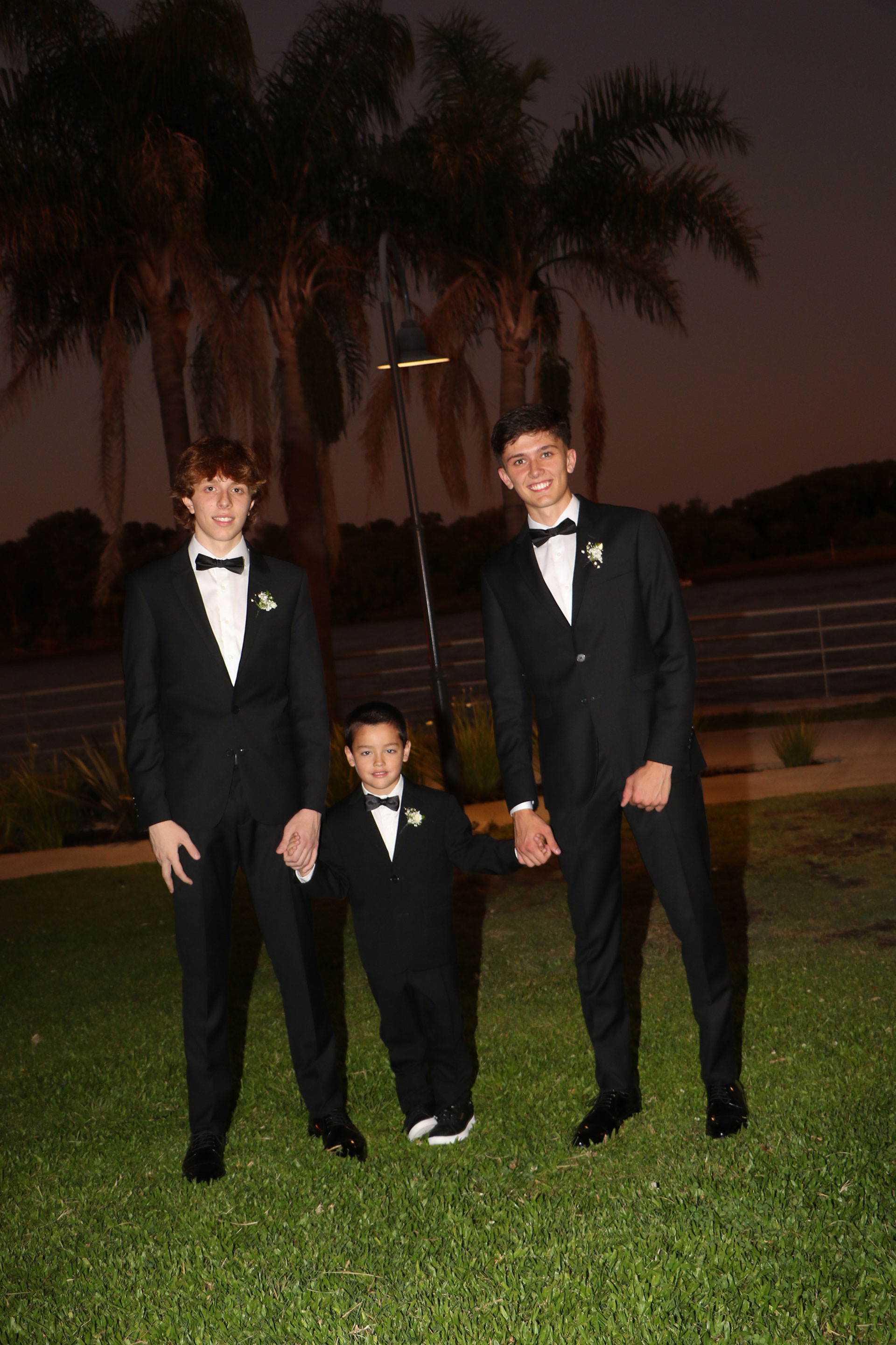 Los hijos del conductor, Dante y Benicio, junto al hijo de Lara, Ladislao 