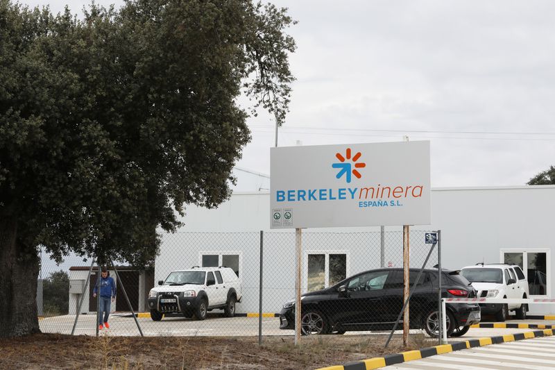 FOTO DE ARCHIVO. Las oficinas de la compañía minera australiana Berkeley Energía cerca de una mina de uranio a cielo abierto planeada en Retortillo, cerca de Salamanca, España. 17 de octubre de 2018. REUTERS/Susana Vera